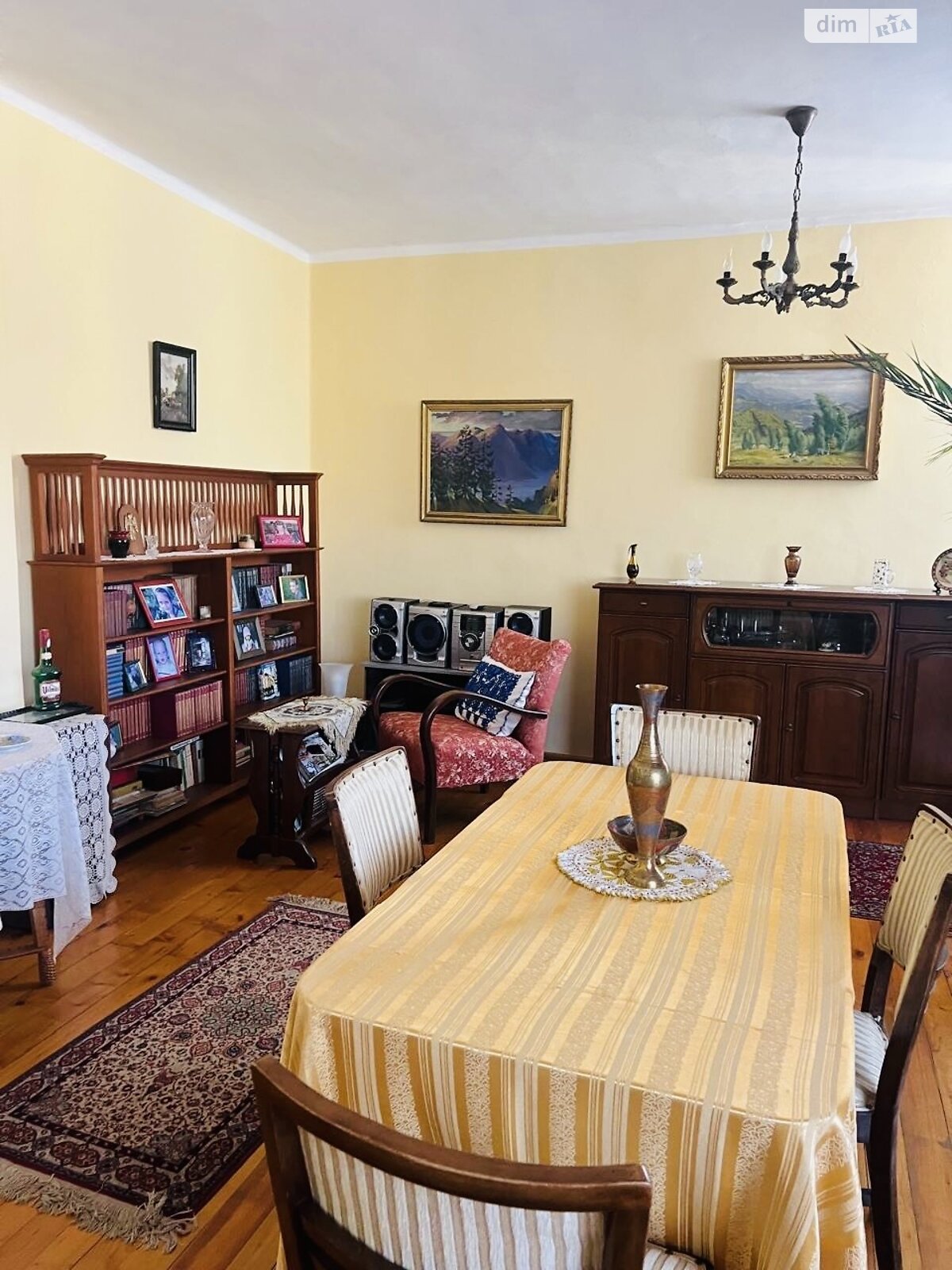 двухэтажный дом с балконом, 199.8 кв. м, кирпич. Продажа в Ужгороде район Центр фото 1 двухэтажный дом с балконом, 199.8 кв. м, кирпич. Продажа в Ужгороде район Центр фото 1