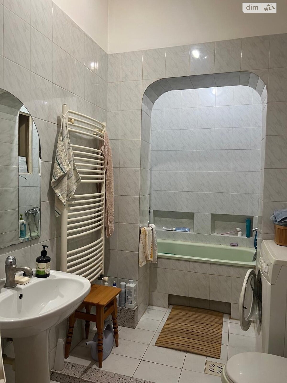 двухэтажный дом с балконом, 199.8 кв. м, кирпич. Продажа в Ужгороде район Центр фото 1 двухэтажный дом с балконом, 199.8 кв. м, кирпич. Продажа в Ужгороде район Центр фото 1