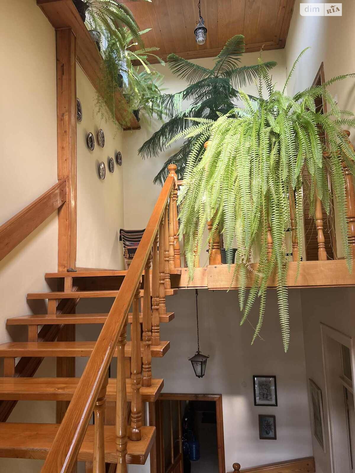 двухэтажный дом с балконом, 199.8 кв. м, кирпич. Продажа в Ужгороде район Центр фото 1 двухэтажный дом с балконом, 199.8 кв. м, кирпич. Продажа в Ужгороде район Центр фото 1