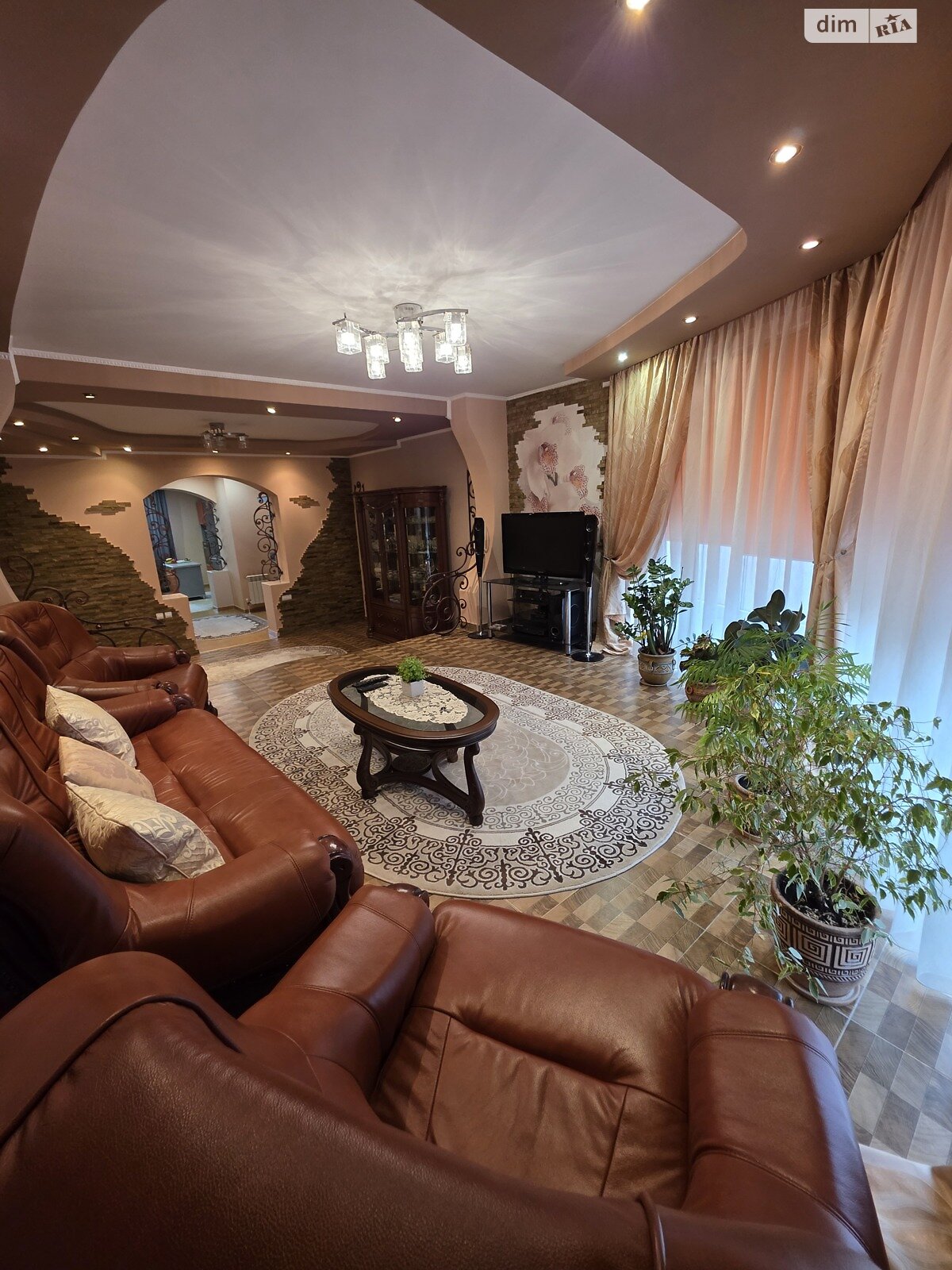 двухэтажный дом с верандой, 167 кв. м, кирпич. Продажа в Ужгороде район Центр фото 1 двухэтажный дом с верандой, 167 кв. м, кирпич. Продажа в Ужгороде район Центр фото 1