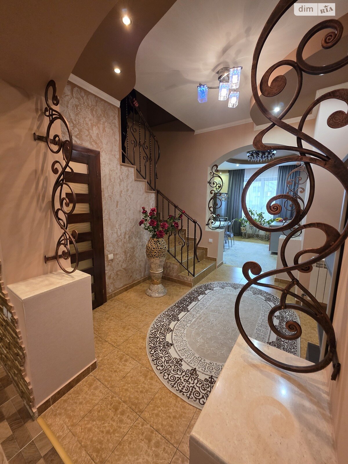 двухэтажный дом с верандой, 167 кв. м, кирпич. Продажа в Ужгороде район Центр фото 1 двухэтажный дом с верандой, 167 кв. м, кирпич. Продажа в Ужгороде район Центр фото 1