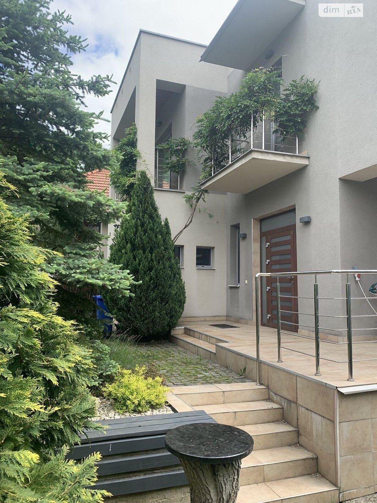 трехэтажный дом, 336 кв. м, кирпич. Продажа в Ужгороде район Центр фото 1 трехэтажный дом, 336 кв. м, кирпич. Продажа в Ужгороде район Центр фото 1