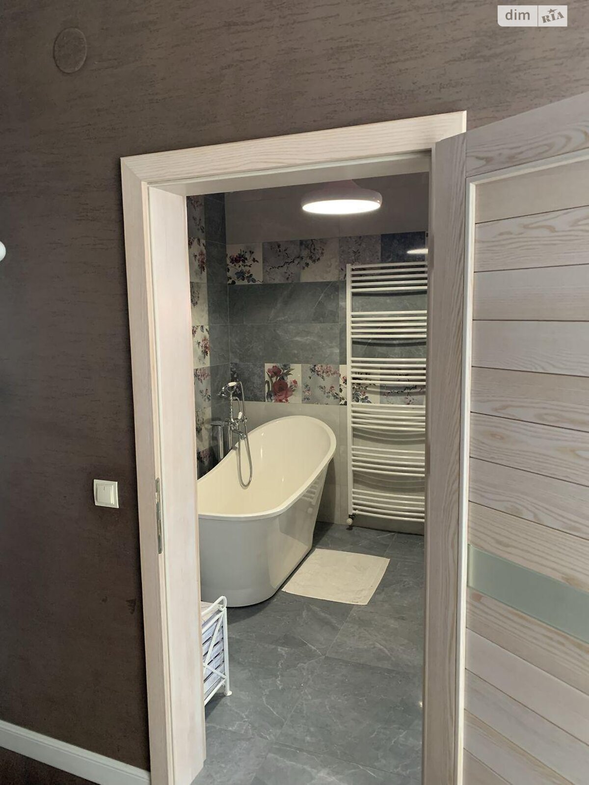 трехэтажный дом, 336 кв. м, кирпич. Продажа в Ужгороде район Центр фото 1 трехэтажный дом, 336 кв. м, кирпич. Продажа в Ужгороде район Центр фото 1
