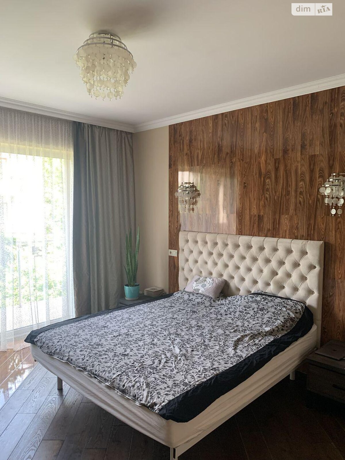 трехэтажный дом, 336 кв. м, кирпич. Продажа в Ужгороде район Центр фото 1 трехэтажный дом, 336 кв. м, кирпич. Продажа в Ужгороде район Центр фото 1