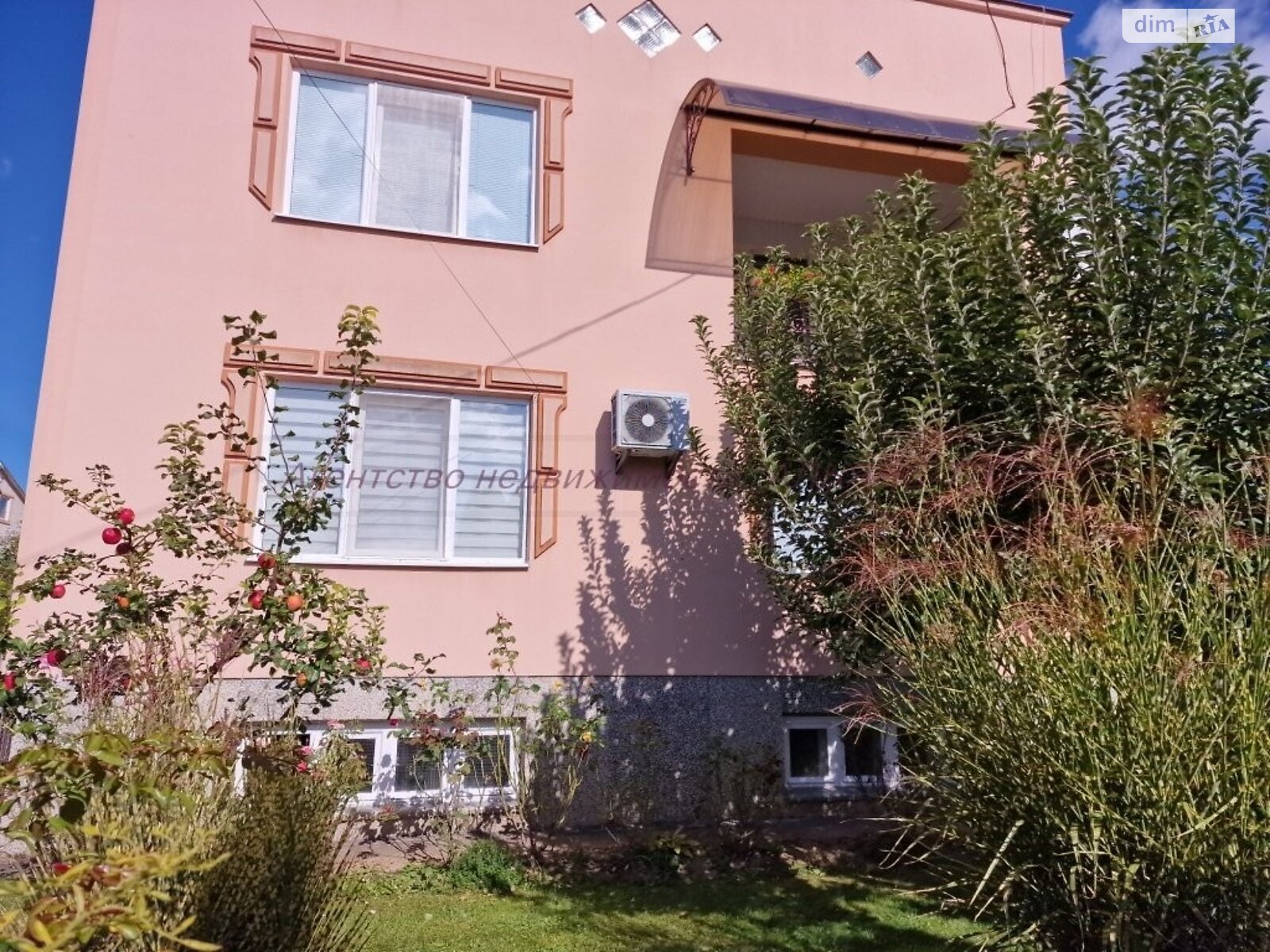двухэтажный дом веранда, 279 кв. м, кирпич. Продажа в Ужгороде район Центр фото 1