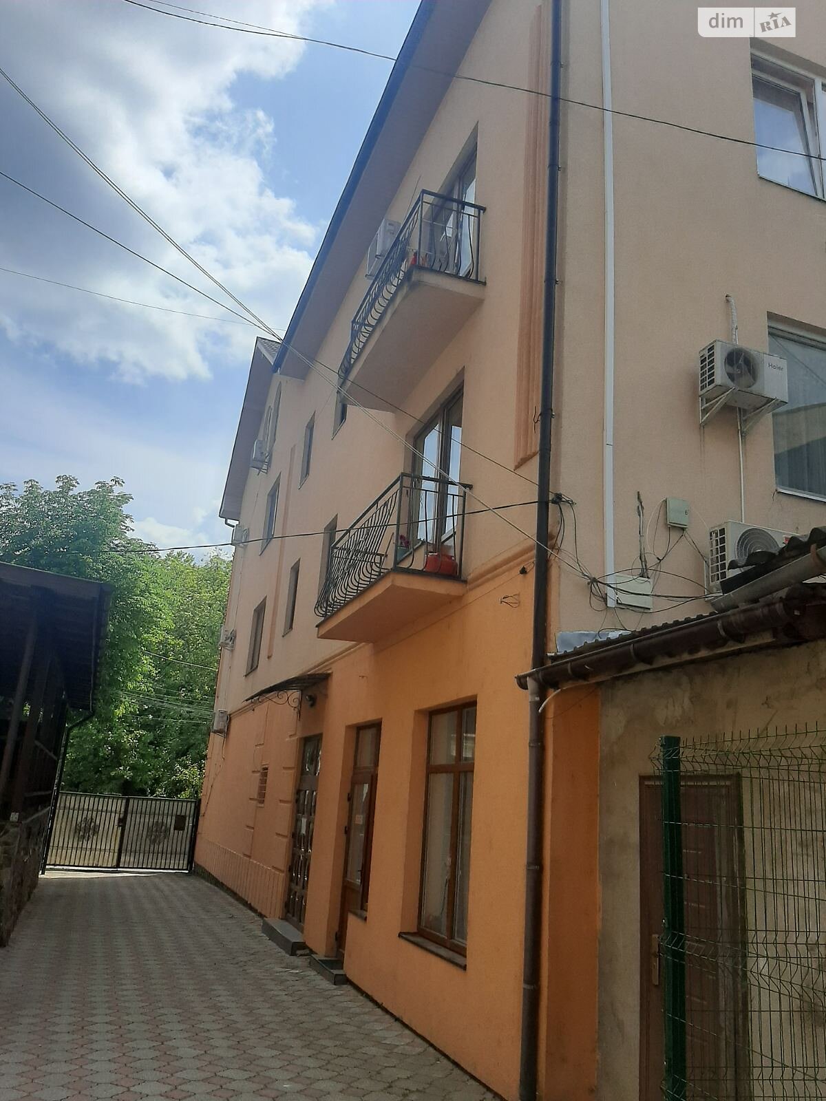 четырехэтажный дом, 620 кв. м, кирпич. Продажа в Ужгороде район Центр фото 1 четырехэтажный дом, 620 кв. м, кирпич. Продажа в Ужгороде район Центр фото 1