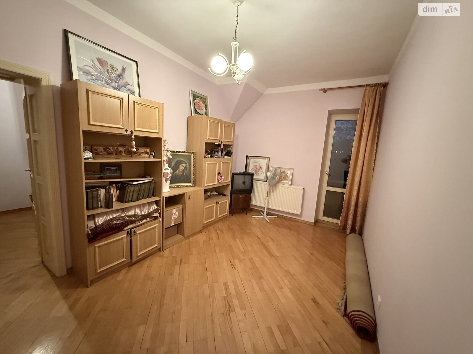 двухэтажный дом с гаражом, 551.9 кв. м, кирпич. Продажа в Ужгороде район Центр фото 1