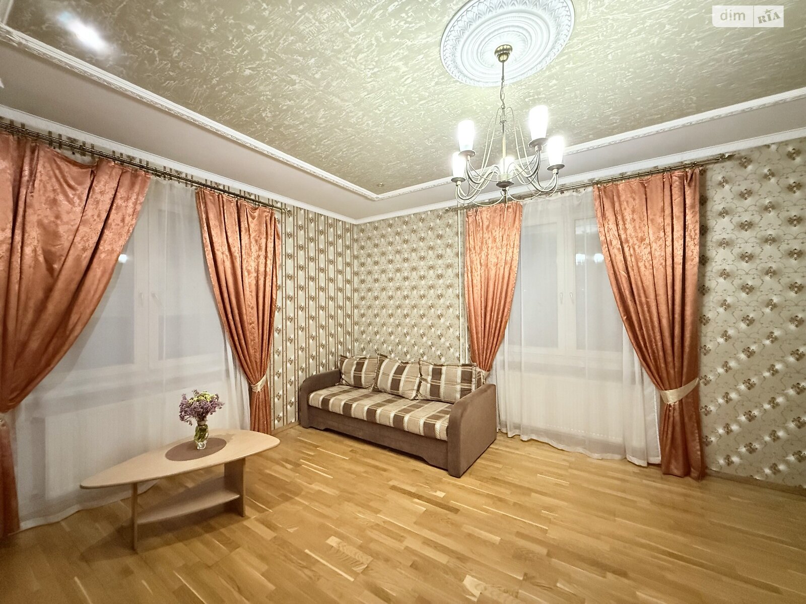 двухэтажный дом с гаражом, 551.9 кв. м, кирпич. Продажа в Ужгороде район Центр фото 1