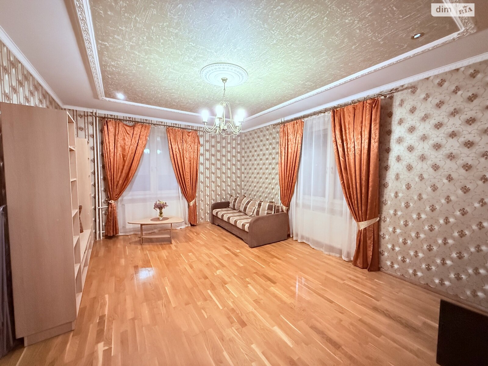 двухэтажный дом с гаражом, 551.9 кв. м, кирпич. Продажа в Ужгороде район Центр фото 1