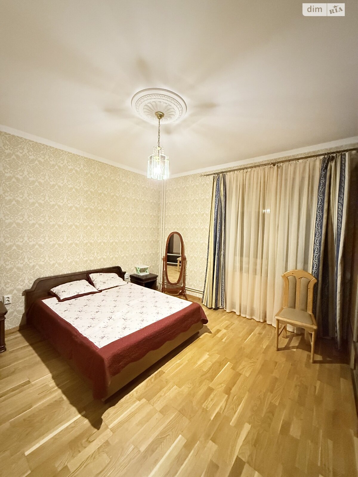 двухэтажный дом с гаражом, 551.9 кв. м, кирпич. Продажа в Ужгороде район Центр фото 1