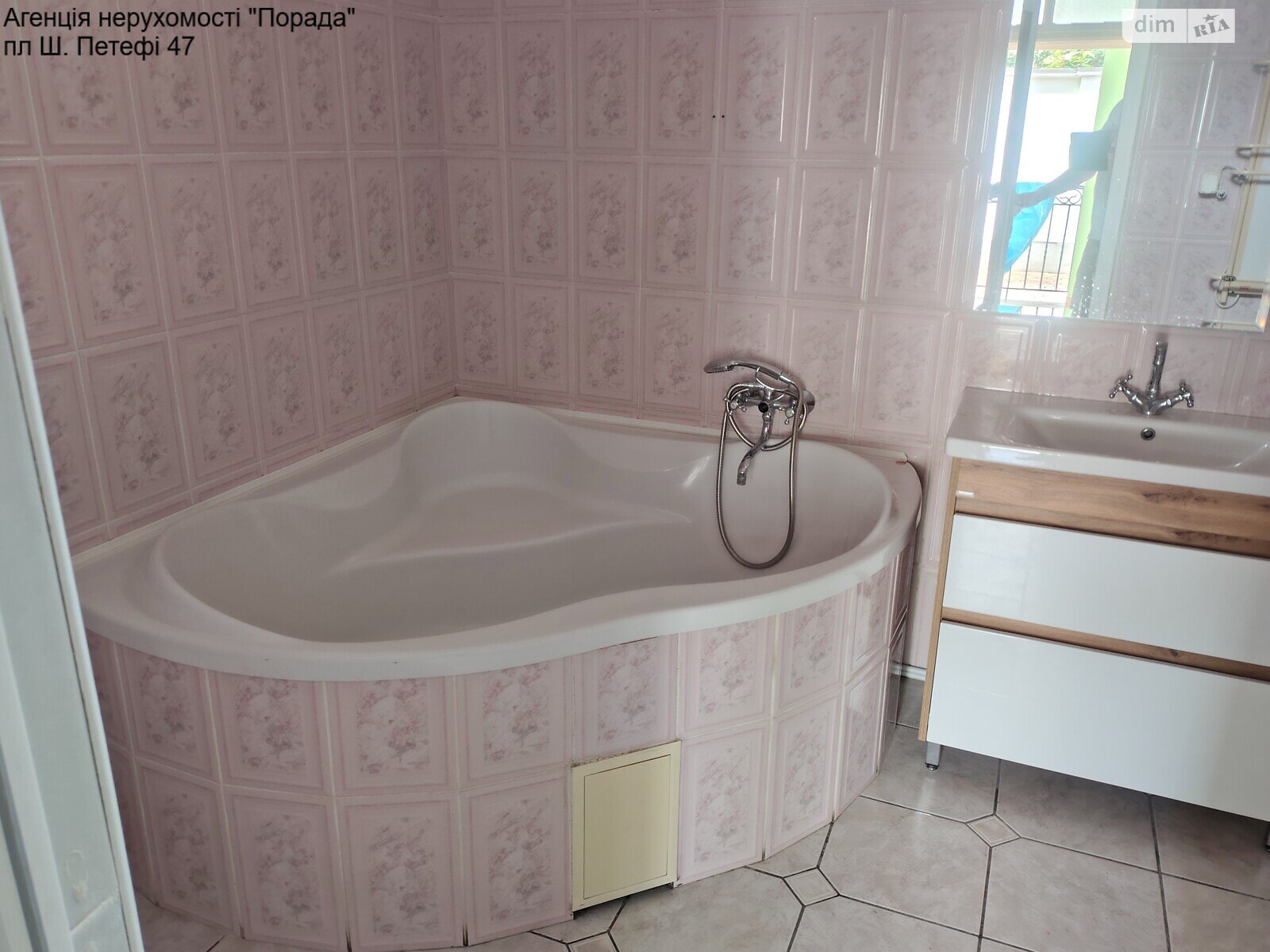 одноповерховий будинок з гаражем, 134 кв. м, цегла. Продаж в Ужгороді, район Центр фото 1 одноповерховий будинок з гаражем, 134 кв. м, цегла. Продаж в Ужгороді, район Центр фото 1