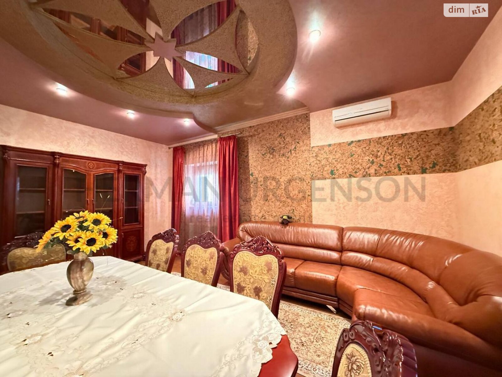 одноповерховий будинок з верандою, 150 кв. м, цегла. Продаж в Ужгороді, район Центр фото 1 одноповерховий будинок з верандою, 150 кв. м, цегла. Продаж в Ужгороді, район Центр фото 1