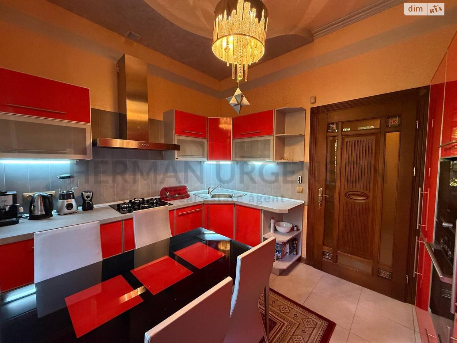 одноповерховий будинок з верандою, 150 кв. м, цегла. Продаж в Ужгороді, район Центр фото 1 одноповерховий будинок з верандою, 150 кв. м, цегла. Продаж в Ужгороді, район Центр фото 1