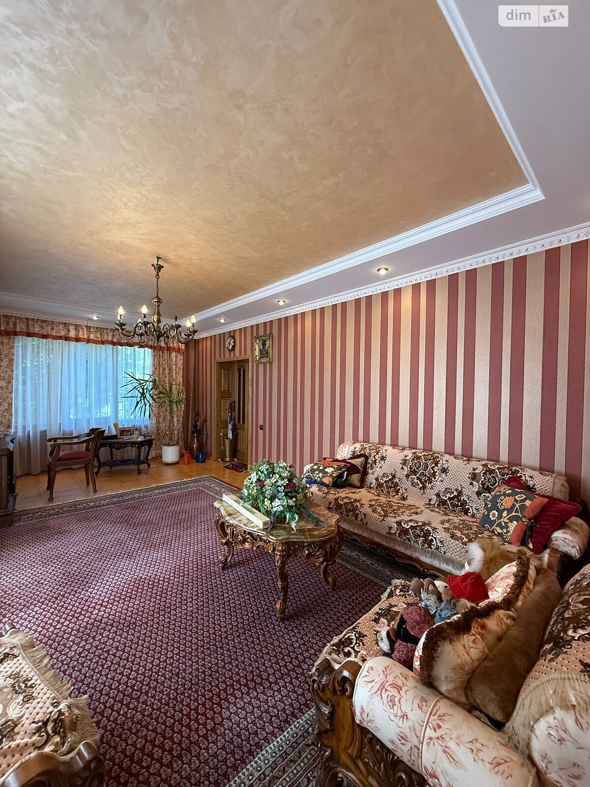 двоповерховий будинок з верандою, 420 кв. м, цегла. Продаж в Ужгороді, район Центр фото 1 двоповерховий будинок з верандою, 420 кв. м, цегла. Продаж в Ужгороді, район Центр фото 1