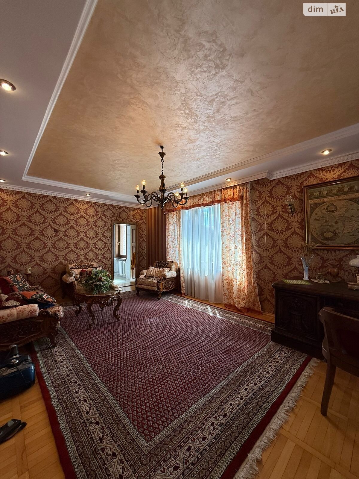 двоповерховий будинок з верандою, 420 кв. м, цегла. Продаж в Ужгороді, район Центр фото 1 двоповерховий будинок з верандою, 420 кв. м, цегла. Продаж в Ужгороді, район Центр фото 1