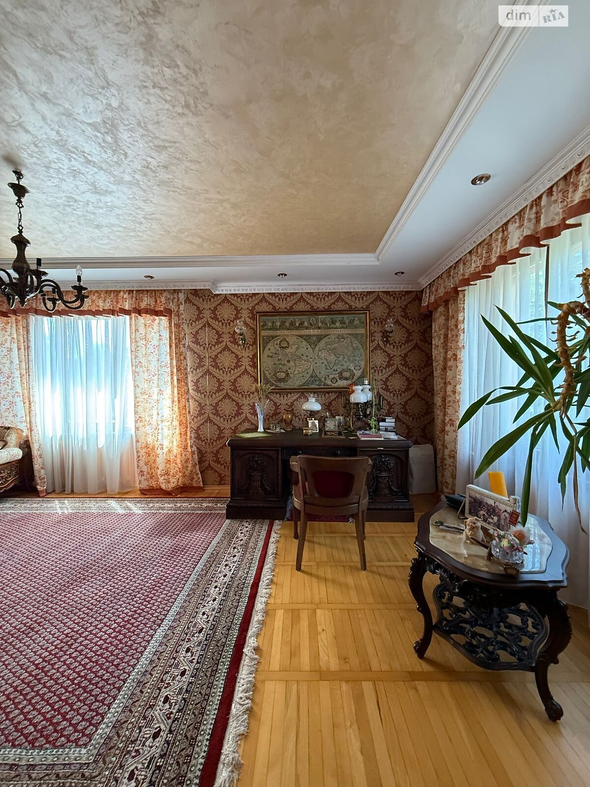 двоповерховий будинок з верандою, 420 кв. м, цегла. Продаж в Ужгороді, район Центр фото 1 двоповерховий будинок з верандою, 420 кв. м, цегла. Продаж в Ужгороді, район Центр фото 1