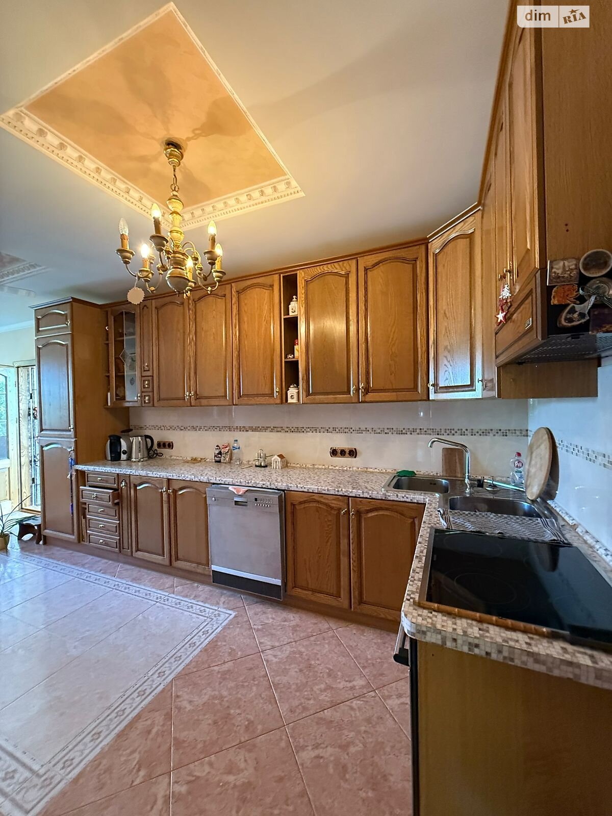 двоповерховий будинок з верандою, 420 кв. м, цегла. Продаж в Ужгороді, район Центр фото 1 двоповерховий будинок з верандою, 420 кв. м, цегла. Продаж в Ужгороді, район Центр фото 1