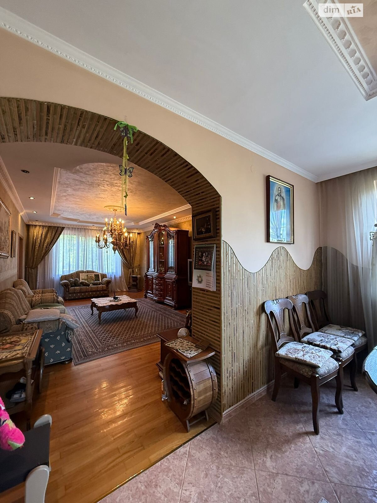 двоповерховий будинок з верандою, 420 кв. м, цегла. Продаж в Ужгороді, район Центр фото 1 двоповерховий будинок з верандою, 420 кв. м, цегла. Продаж в Ужгороді, район Центр фото 1