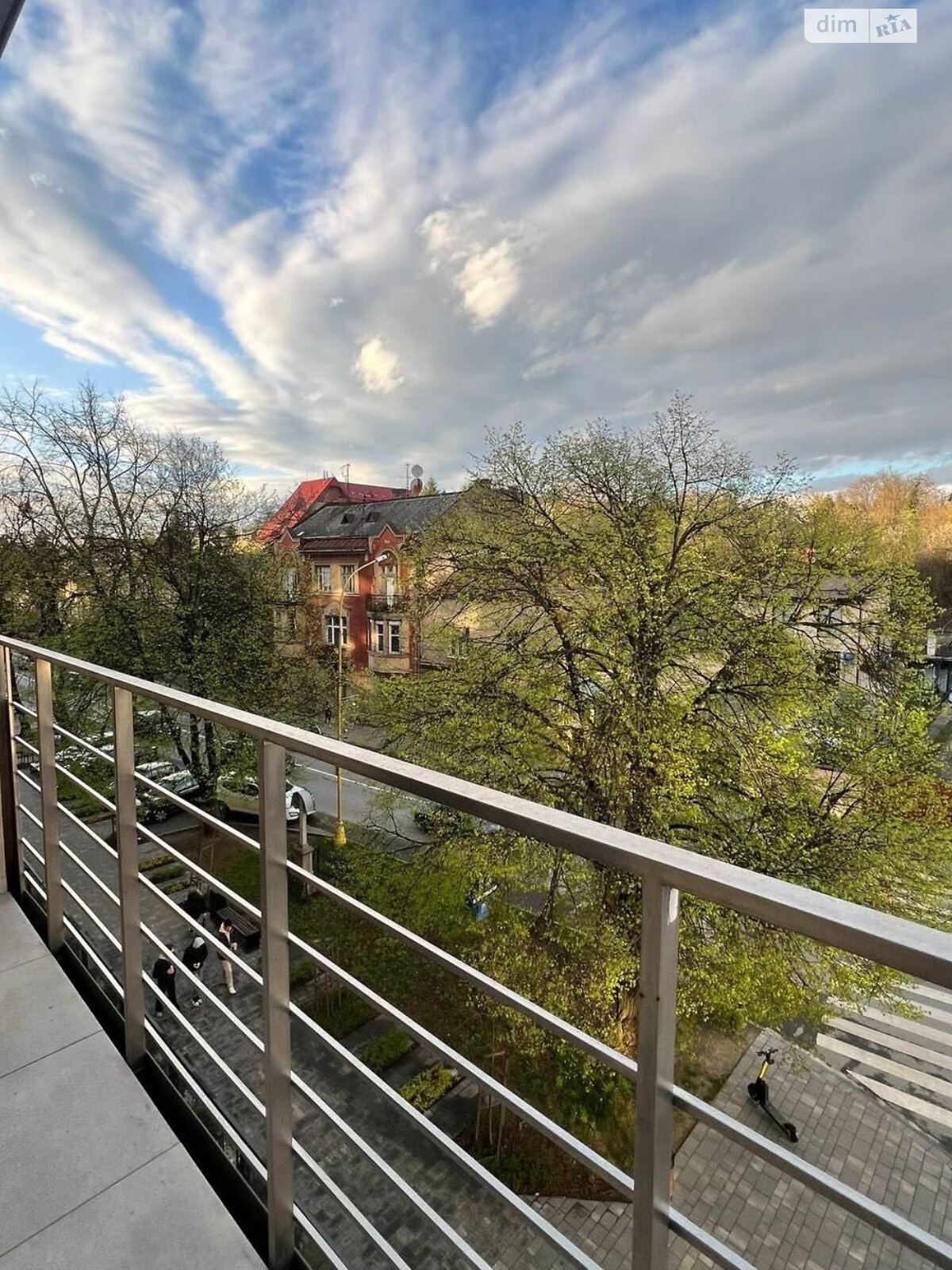 триповерховий будинок, 450 кв. м, цегла. Продаж в Ужгороді, район Центр фото 1 триповерховий будинок, 450 кв. м, цегла. Продаж в Ужгороді, район Центр фото 1