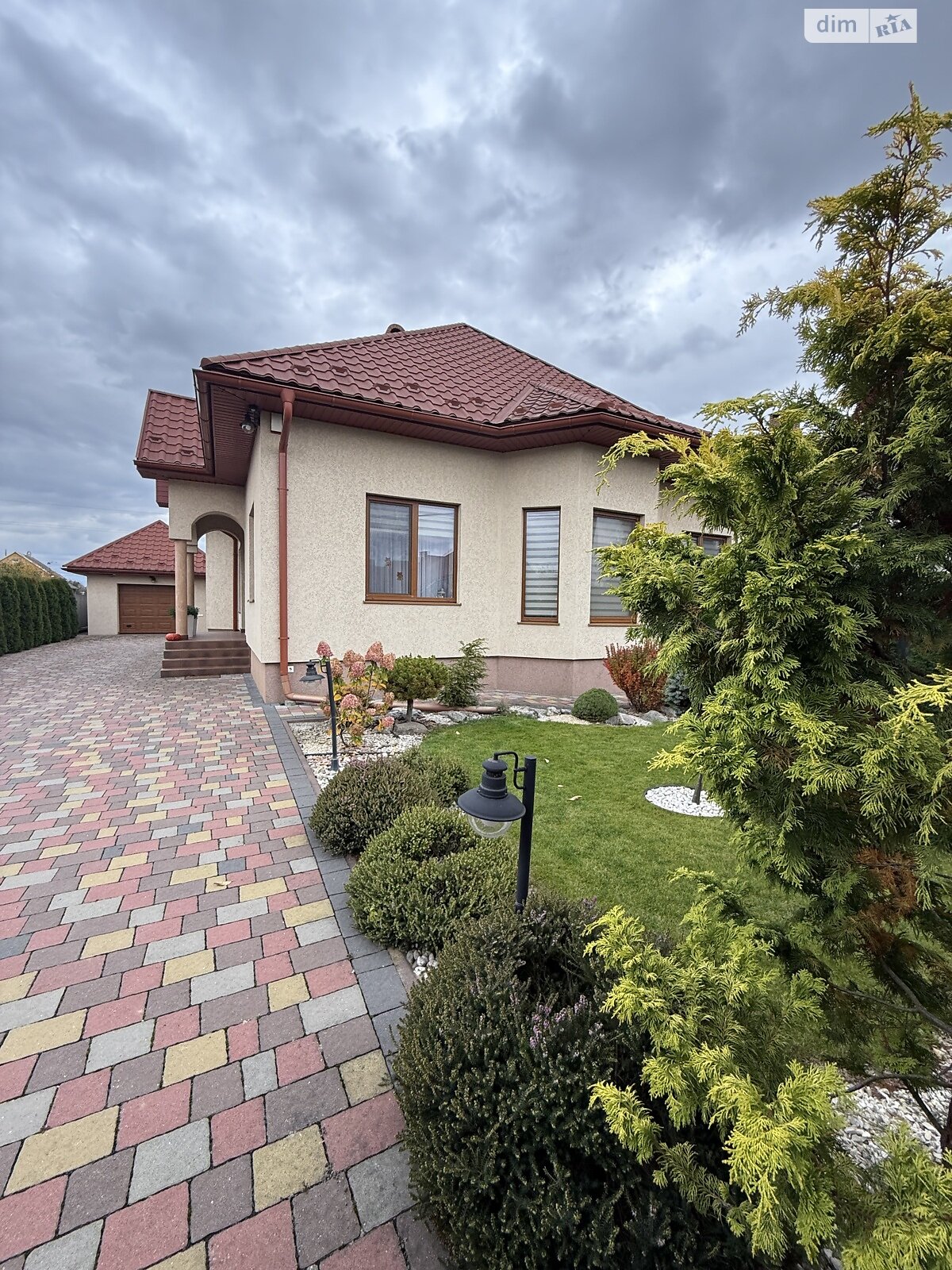 одноэтажный дом с гаражом, 150 кв. м, кирпич. Продажа в Ужгороде район Центр фото 1 одноэтажный дом с гаражом, 150 кв. м, кирпич. Продажа в Ужгороде район Центр фото 1