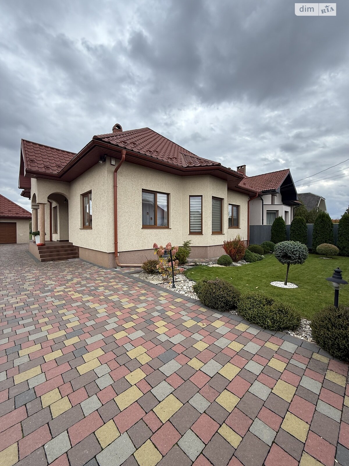 одноэтажный дом с гаражом, 150 кв. м, кирпич. Продажа в Ужгороде район Центр фото 1 одноэтажный дом с гаражом, 150 кв. м, кирпич. Продажа в Ужгороде район Центр фото 1