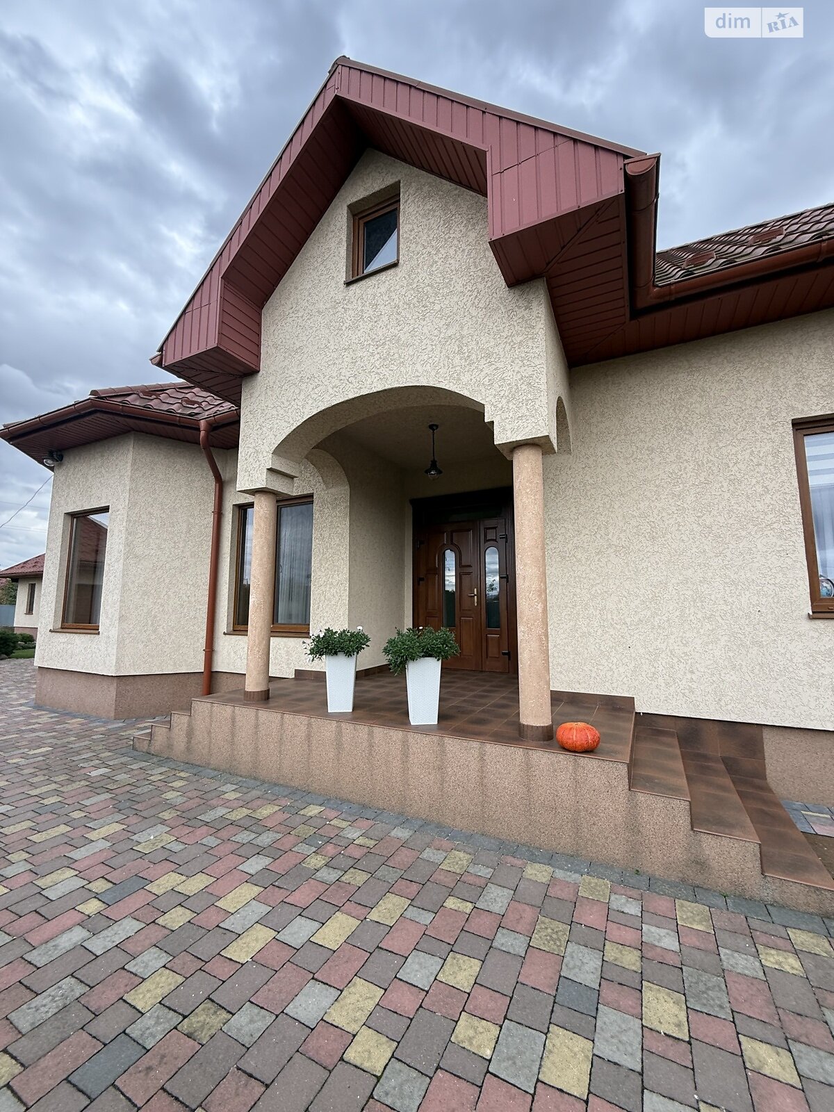 одноэтажный дом с гаражом, 150 кв. м, кирпич. Продажа в Ужгороде район Центр фото 1 одноэтажный дом с гаражом, 150 кв. м, кирпич. Продажа в Ужгороде район Центр фото 1