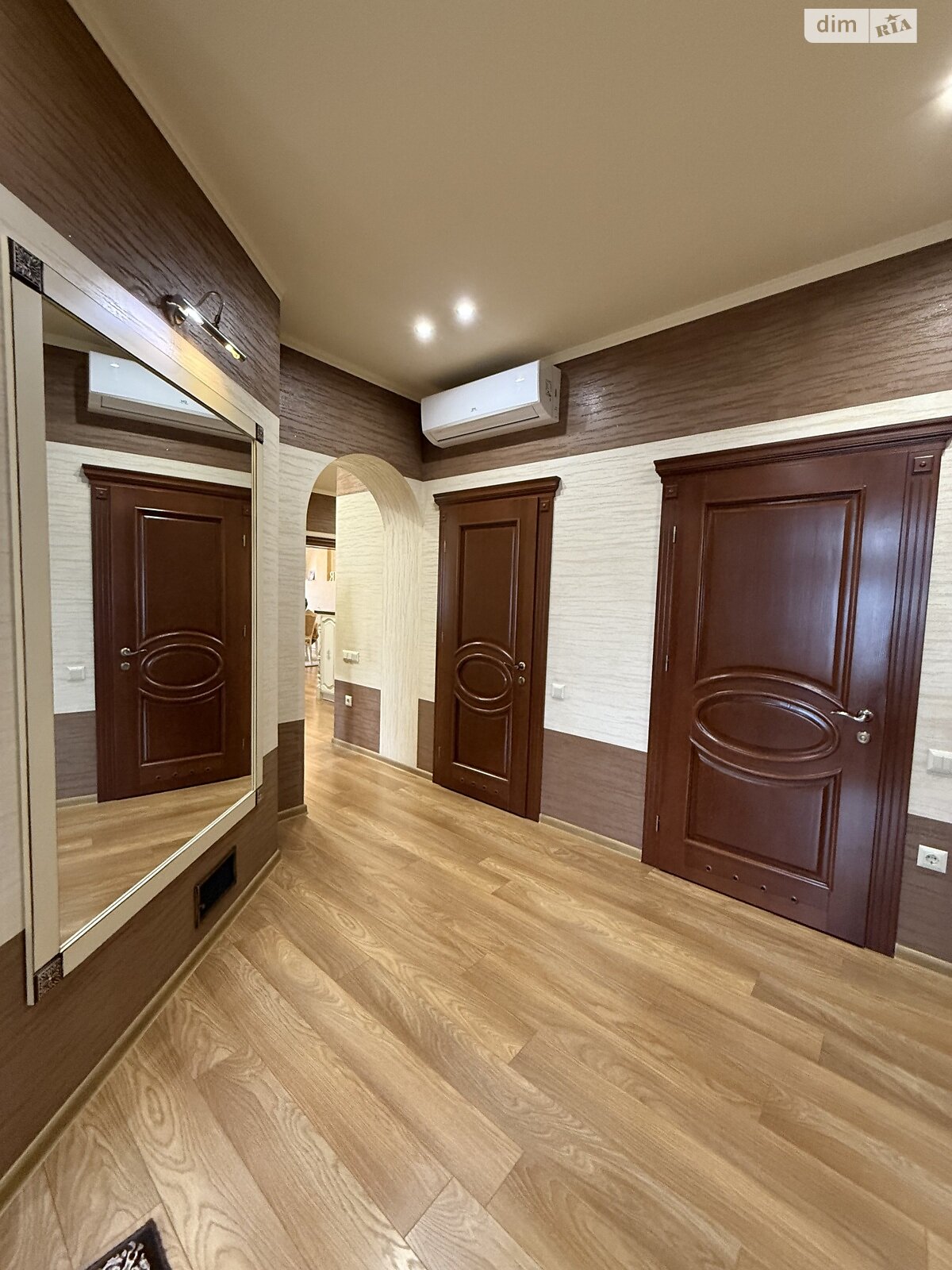 одноэтажный дом с гаражом, 150 кв. м, кирпич. Продажа в Ужгороде район Центр фото 1 одноэтажный дом с гаражом, 150 кв. м, кирпич. Продажа в Ужгороде район Центр фото 1