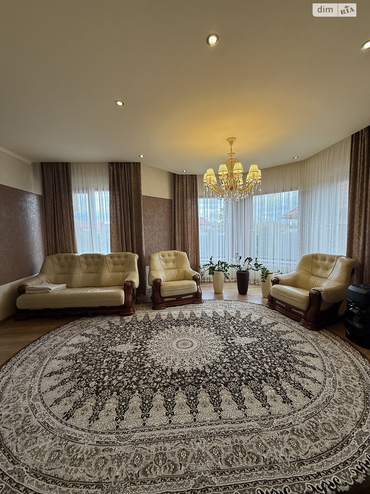 одноэтажный дом с гаражом, 150 кв. м, кирпич. Продажа в Ужгороде район Центр фото 1 одноэтажный дом с гаражом, 150 кв. м, кирпич. Продажа в Ужгороде район Центр фото 1