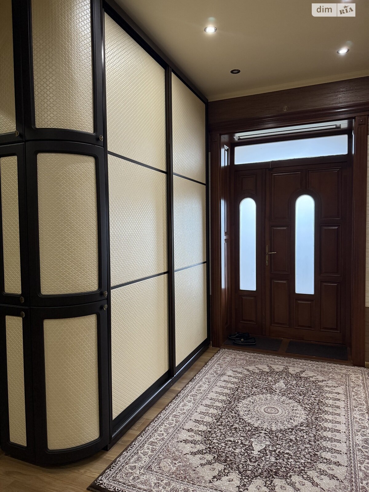 одноэтажный дом с гаражом, 150 кв. м, кирпич. Продажа в Ужгороде район Центр фото 1 одноэтажный дом с гаражом, 150 кв. м, кирпич. Продажа в Ужгороде район Центр фото 1