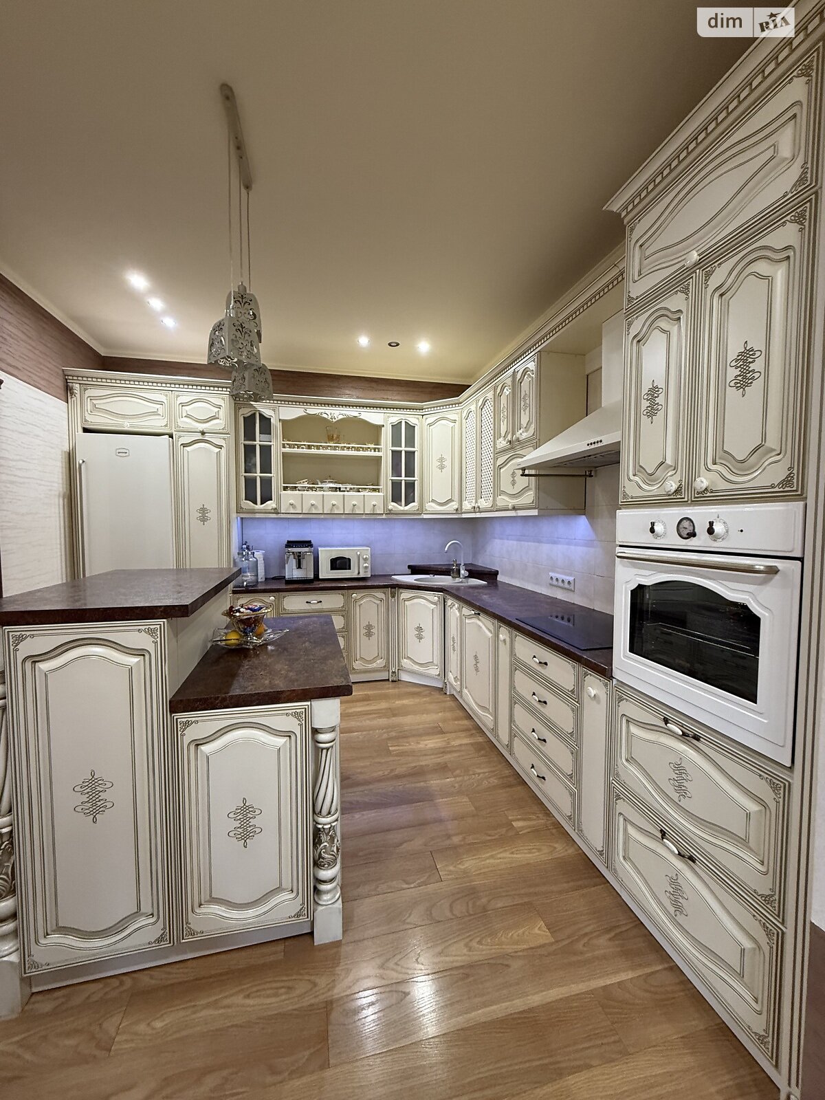 одноэтажный дом с гаражом, 150 кв. м, кирпич. Продажа в Ужгороде район Центр фото 1 одноэтажный дом с гаражом, 150 кв. м, кирпич. Продажа в Ужгороде район Центр фото 1