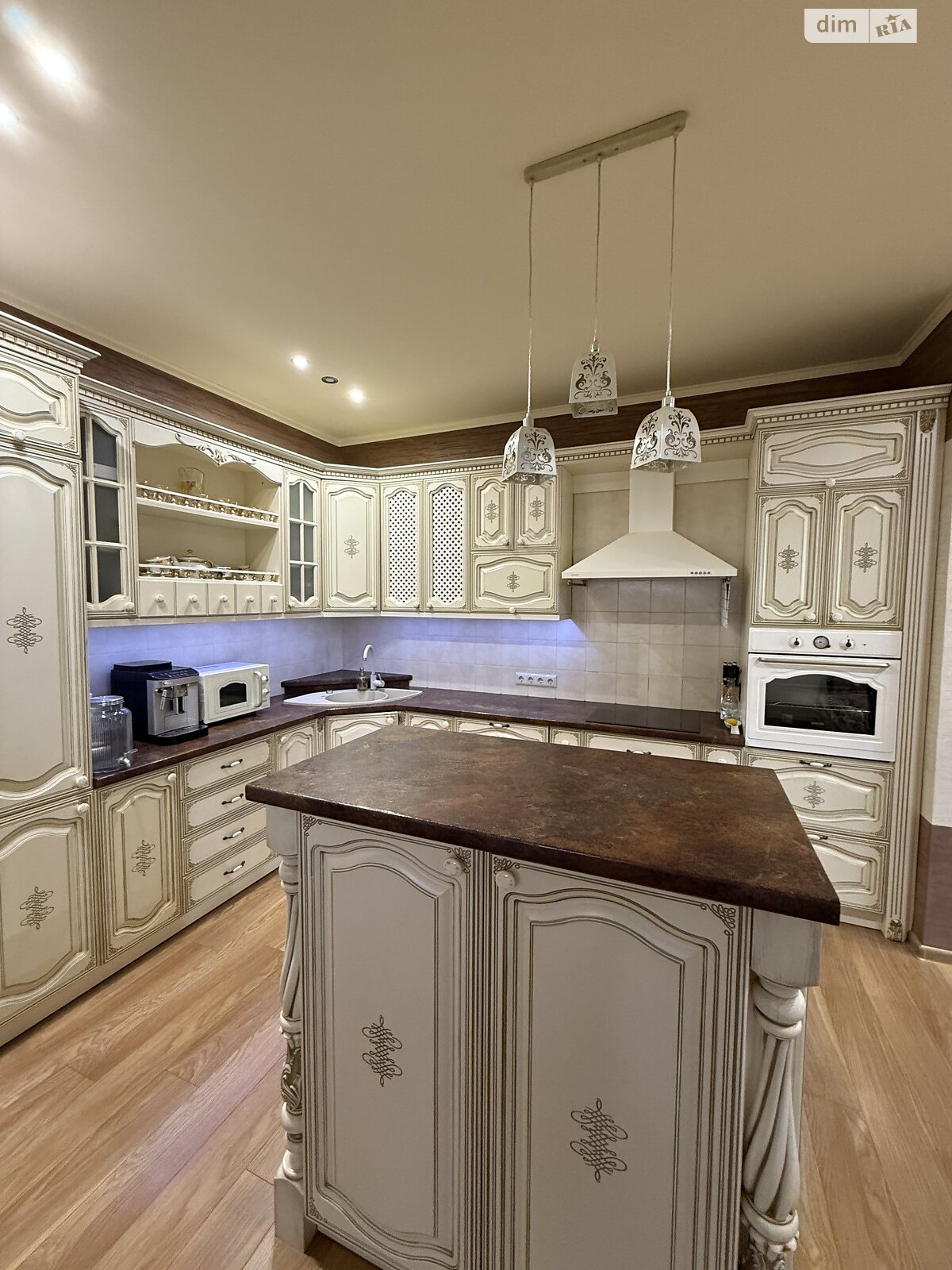 одноэтажный дом с гаражом, 150 кв. м, кирпич. Продажа в Ужгороде район Центр фото 1 одноэтажный дом с гаражом, 150 кв. м, кирпич. Продажа в Ужгороде район Центр фото 1