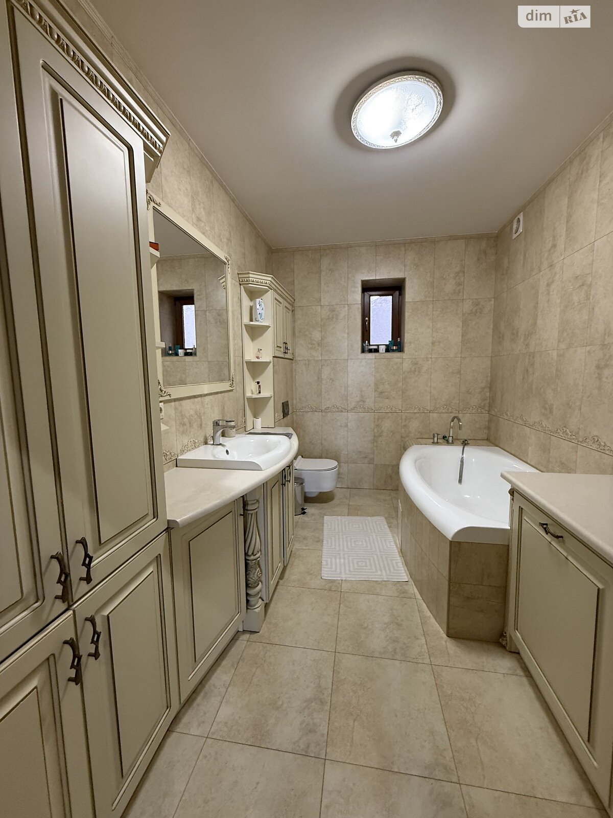 одноэтажный дом с гаражом, 150 кв. м, кирпич. Продажа в Ужгороде район Центр фото 1 одноэтажный дом с гаражом, 150 кв. м, кирпич. Продажа в Ужгороде район Центр фото 1