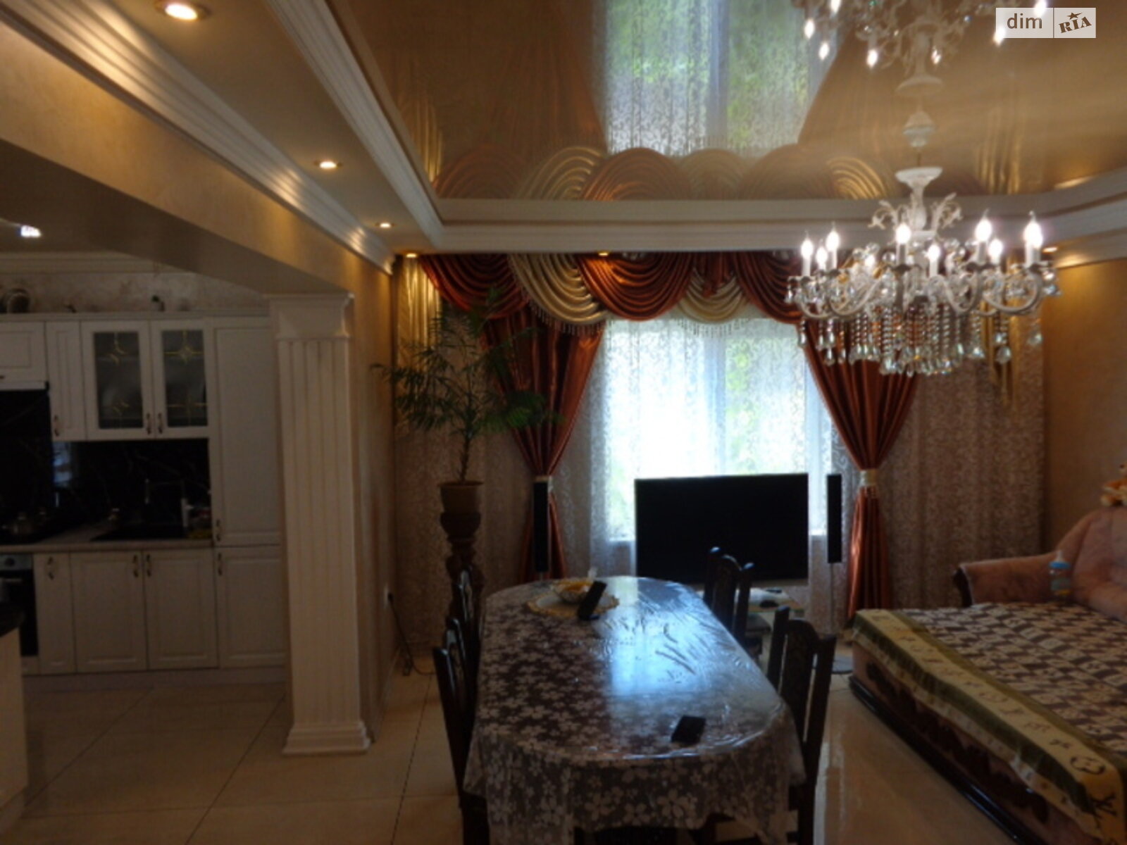 двоповерховий будинок з верандою, 250 кв. м, цегла. Продаж в Ужгороді, район Центр фото 1 двоповерховий будинок з верандою, 250 кв. м, цегла. Продаж в Ужгороді, район Центр фото 1