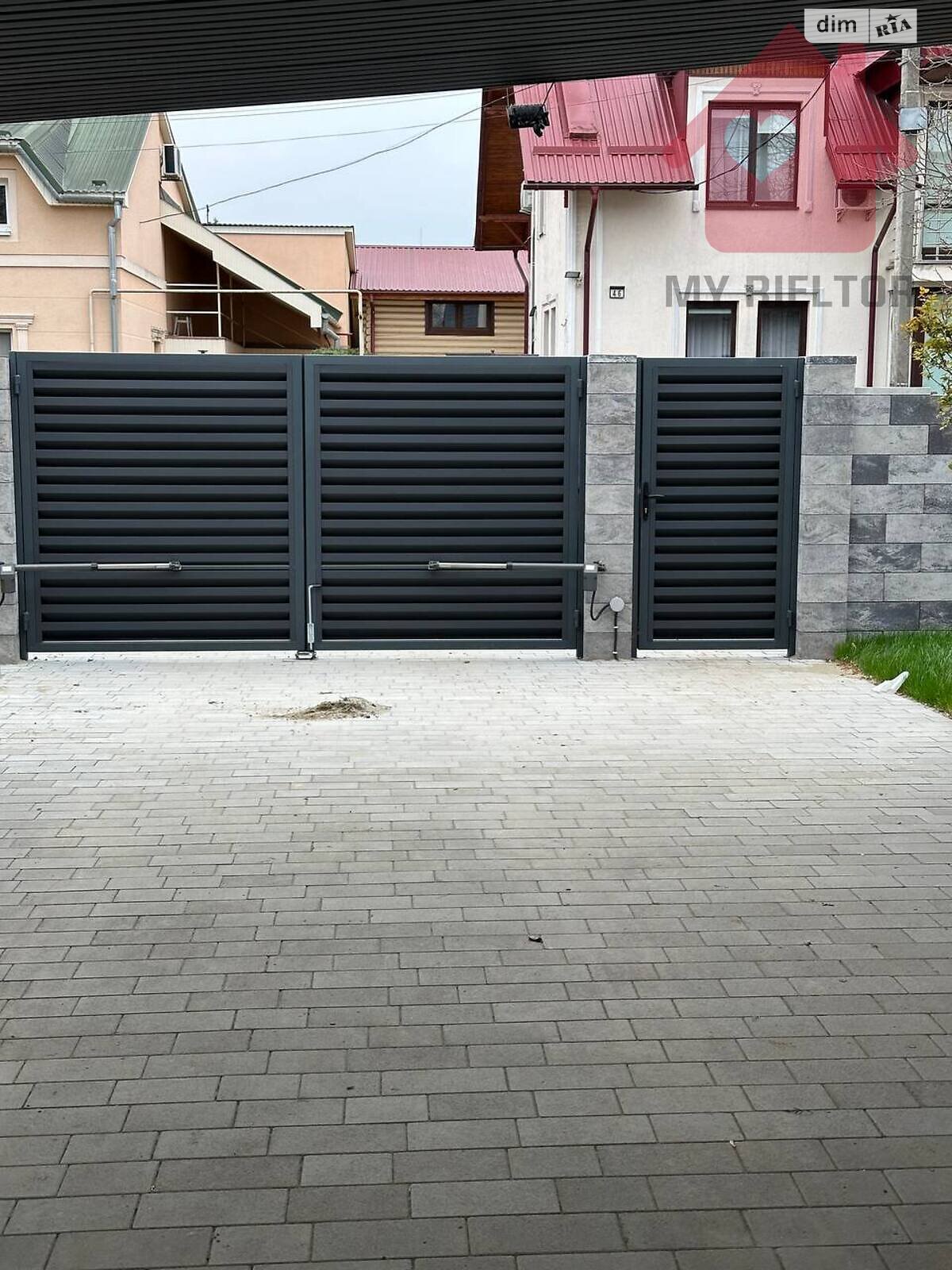 одноповерховий будинок, 100 кв. м, цегла. Продаж в Ужгороді, район Центр фото 1 одноповерховий будинок, 100 кв. м, цегла. Продаж в Ужгороді, район Центр фото 1