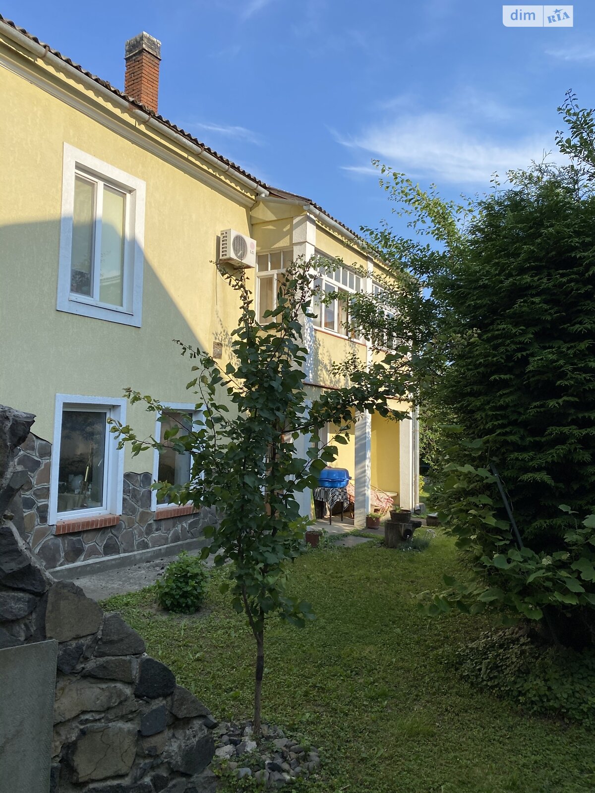 двоповерховий будинок з гаражем, 180 кв. м, цегла. Продаж в Ужгороді фото 1 двоповерховий будинок з гаражем, 180 кв. м, цегла. Продаж в Ужгороді фото 1