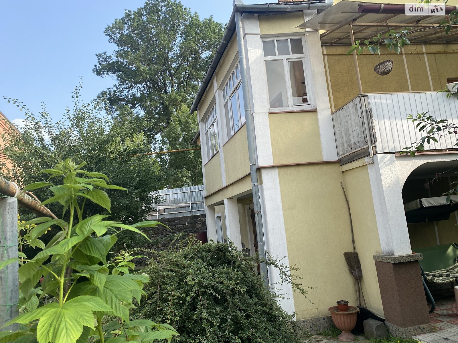двоповерховий будинок з гаражем, 180 кв. м, цегла. Продаж в Ужгороді фото 1 двоповерховий будинок з гаражем, 180 кв. м, цегла. Продаж в Ужгороді фото 1