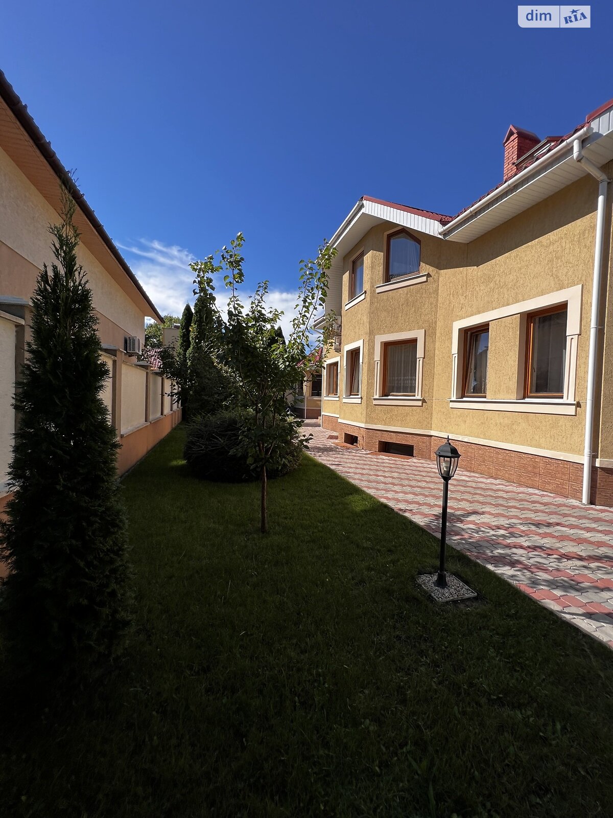 двухэтажный дом с отоплением, 480 кв. м, кирпич. Продажа в Ужгороде район Великий Галагов фото 1 двухэтажный дом с отоплением, 480 кв. м, кирпич. Продажа в Ужгороде район Великий Галагов фото 1