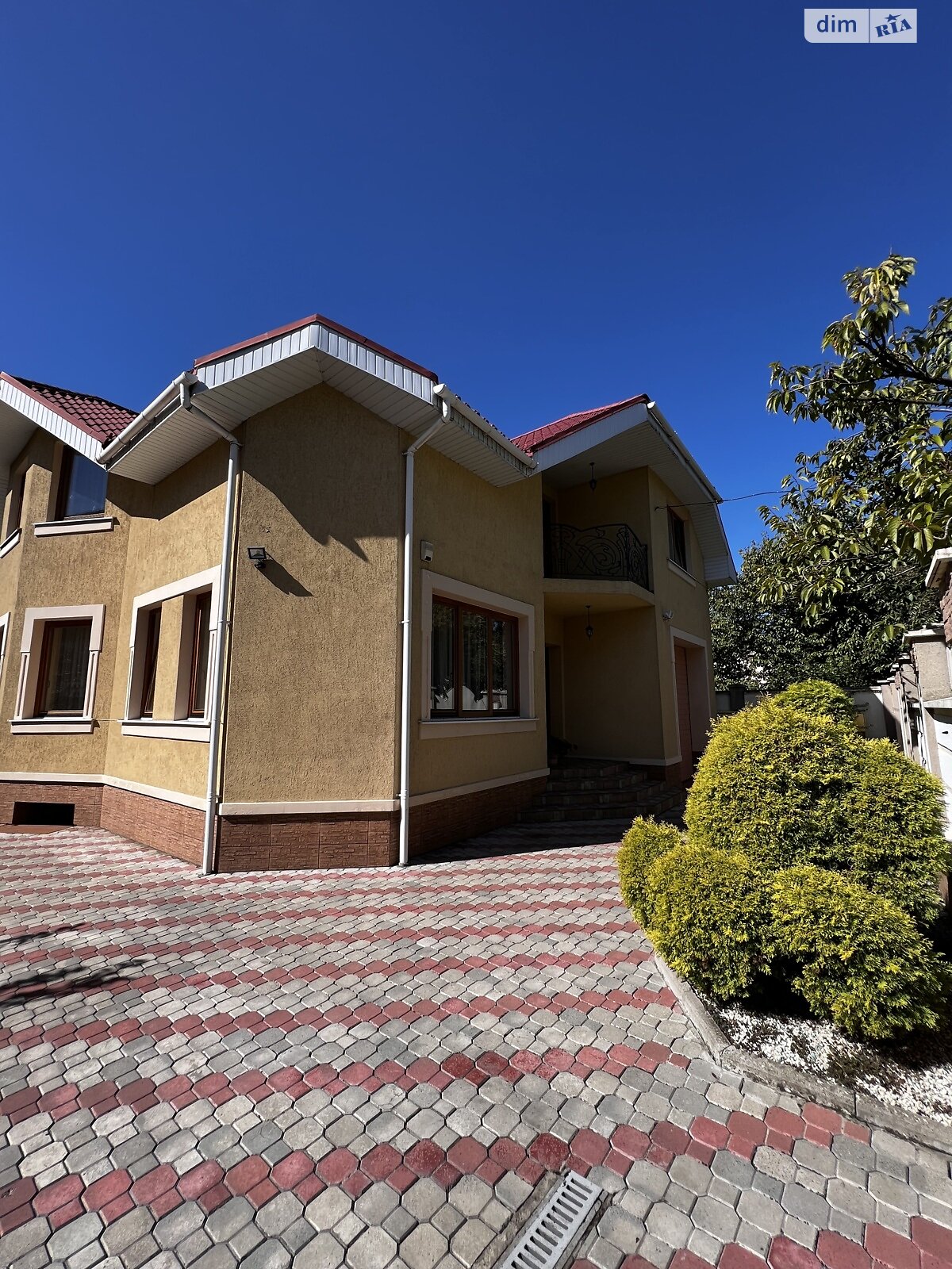 двухэтажный дом с отоплением, 480 кв. м, кирпич. Продажа в Ужгороде район Великий Галагов фото 1 двухэтажный дом с отоплением, 480 кв. м, кирпич. Продажа в Ужгороде район Великий Галагов фото 1