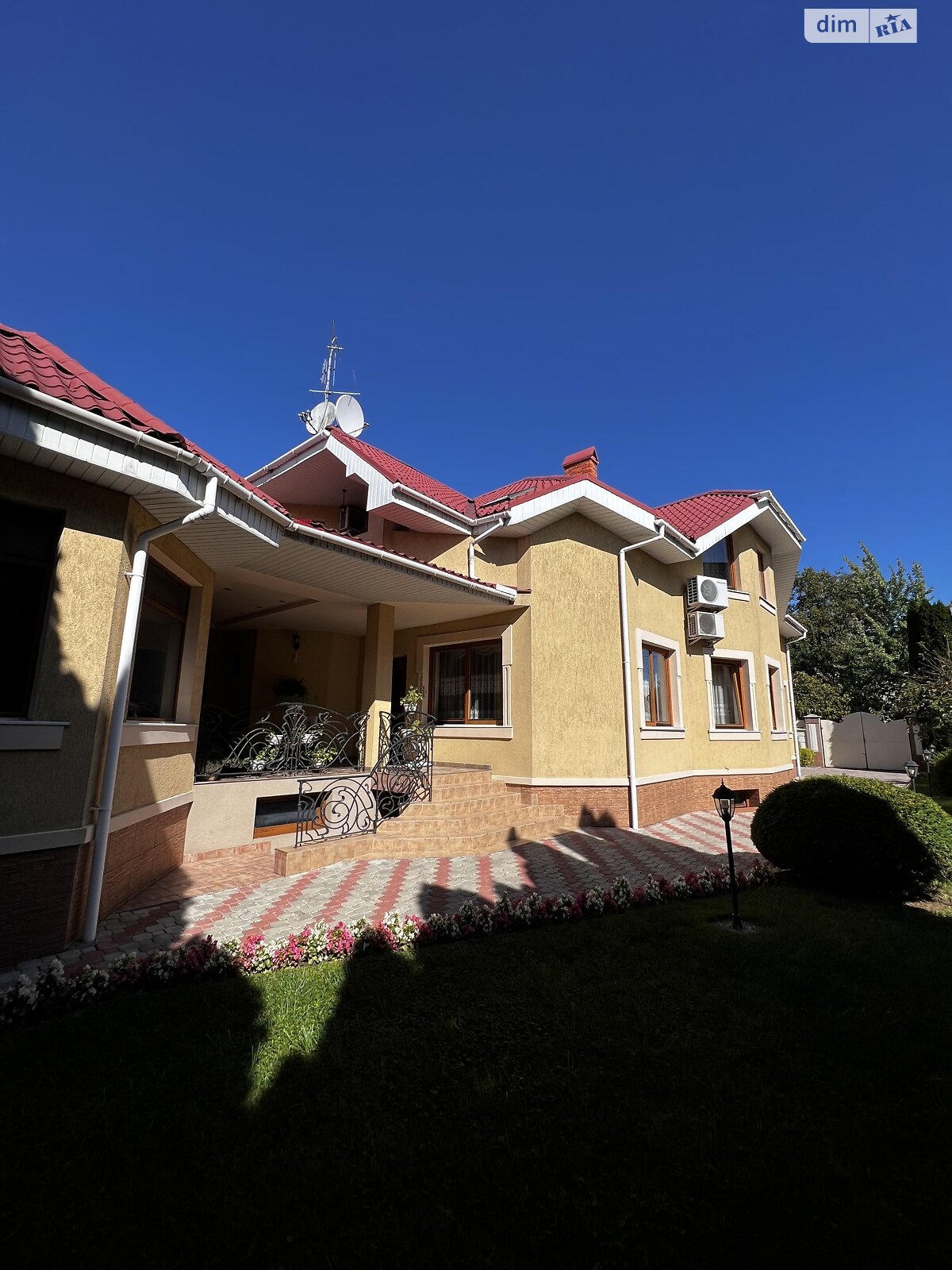 двухэтажный дом с отоплением, 480 кв. м, кирпич. Продажа в Ужгороде район Великий Галагов фото 1 двухэтажный дом с отоплением, 480 кв. м, кирпич. Продажа в Ужгороде район Великий Галагов фото 1