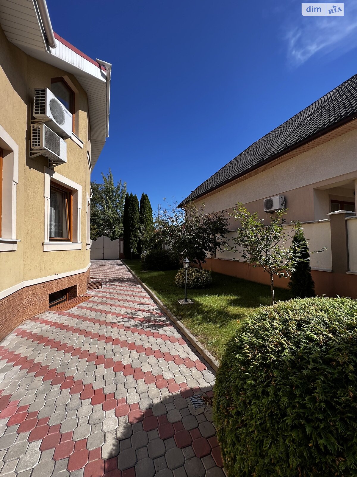двухэтажный дом с отоплением, 480 кв. м, кирпич. Продажа в Ужгороде район Великий Галагов фото 1 двухэтажный дом с отоплением, 480 кв. м, кирпич. Продажа в Ужгороде район Великий Галагов фото 1