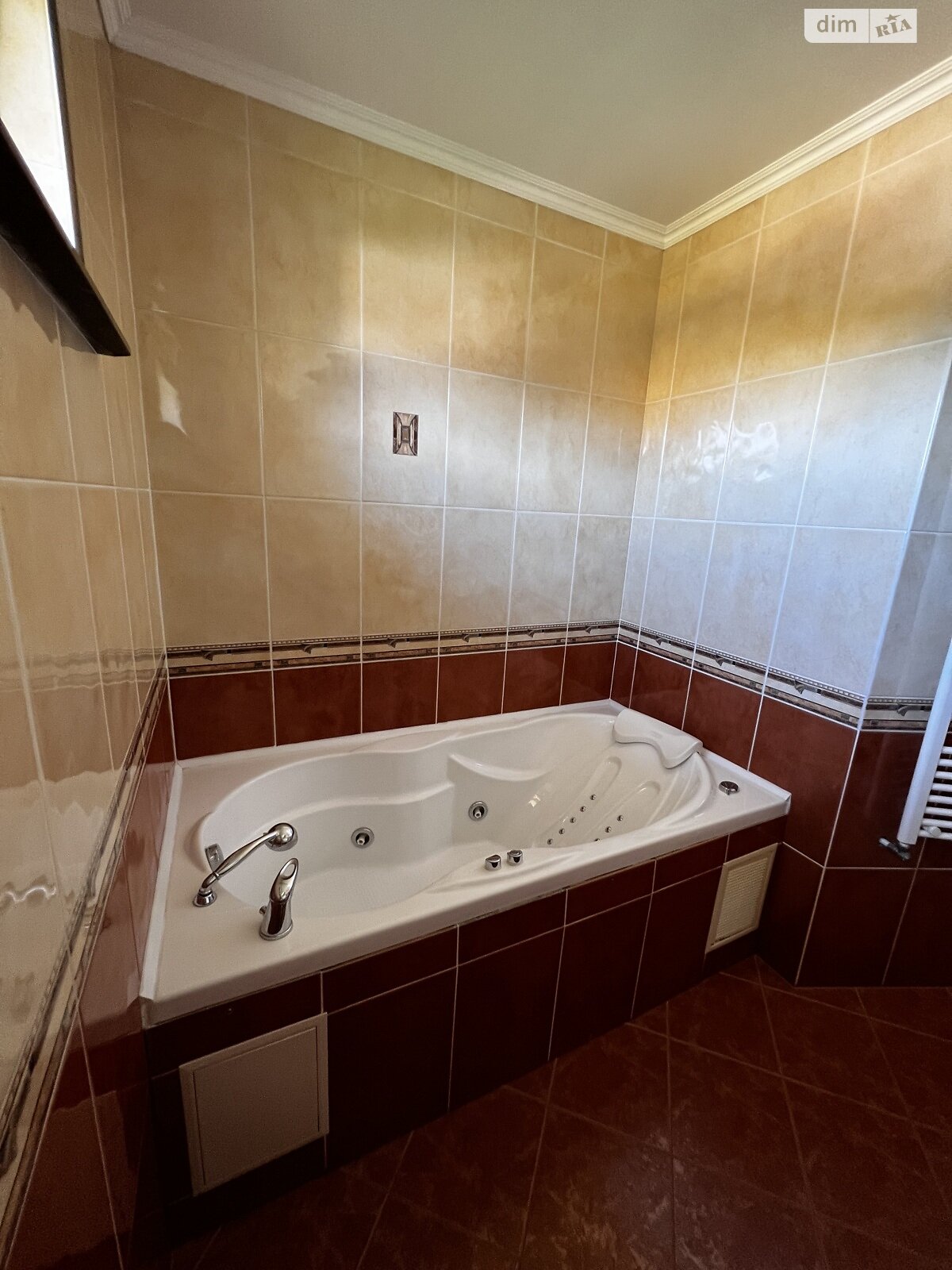 двухэтажный дом с отоплением, 480 кв. м, кирпич. Продажа в Ужгороде район Великий Галагов фото 1 двухэтажный дом с отоплением, 480 кв. м, кирпич. Продажа в Ужгороде район Великий Галагов фото 1