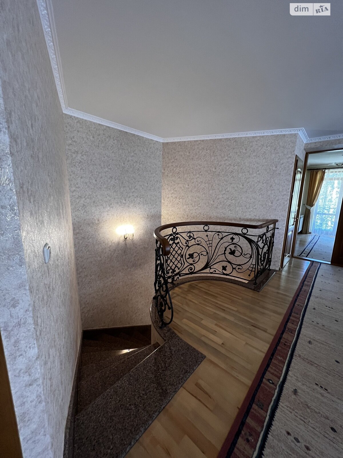 двухэтажный дом с отоплением, 480 кв. м, кирпич. Продажа в Ужгороде район Великий Галагов фото 1 двухэтажный дом с отоплением, 480 кв. м, кирпич. Продажа в Ужгороде район Великий Галагов фото 1