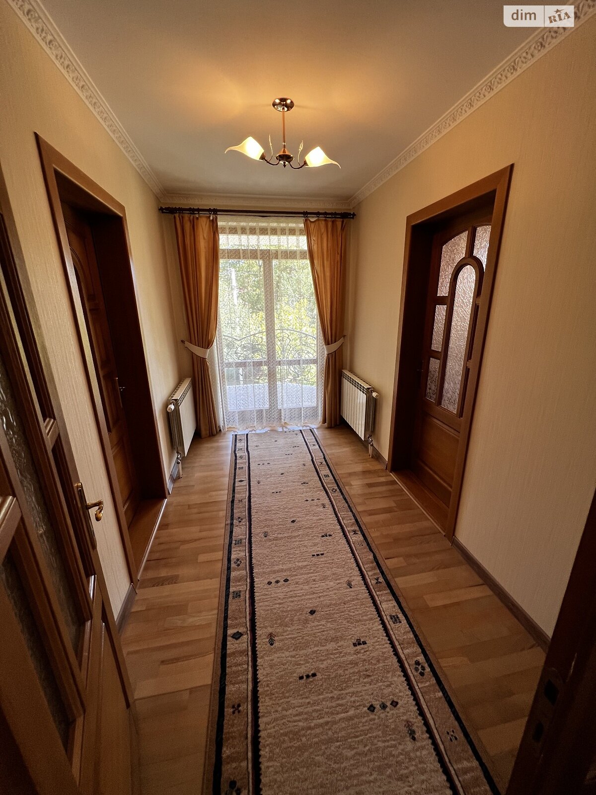 двухэтажный дом с отоплением, 480 кв. м, кирпич. Продажа в Ужгороде район Великий Галагов фото 1 двухэтажный дом с отоплением, 480 кв. м, кирпич. Продажа в Ужгороде район Великий Галагов фото 1