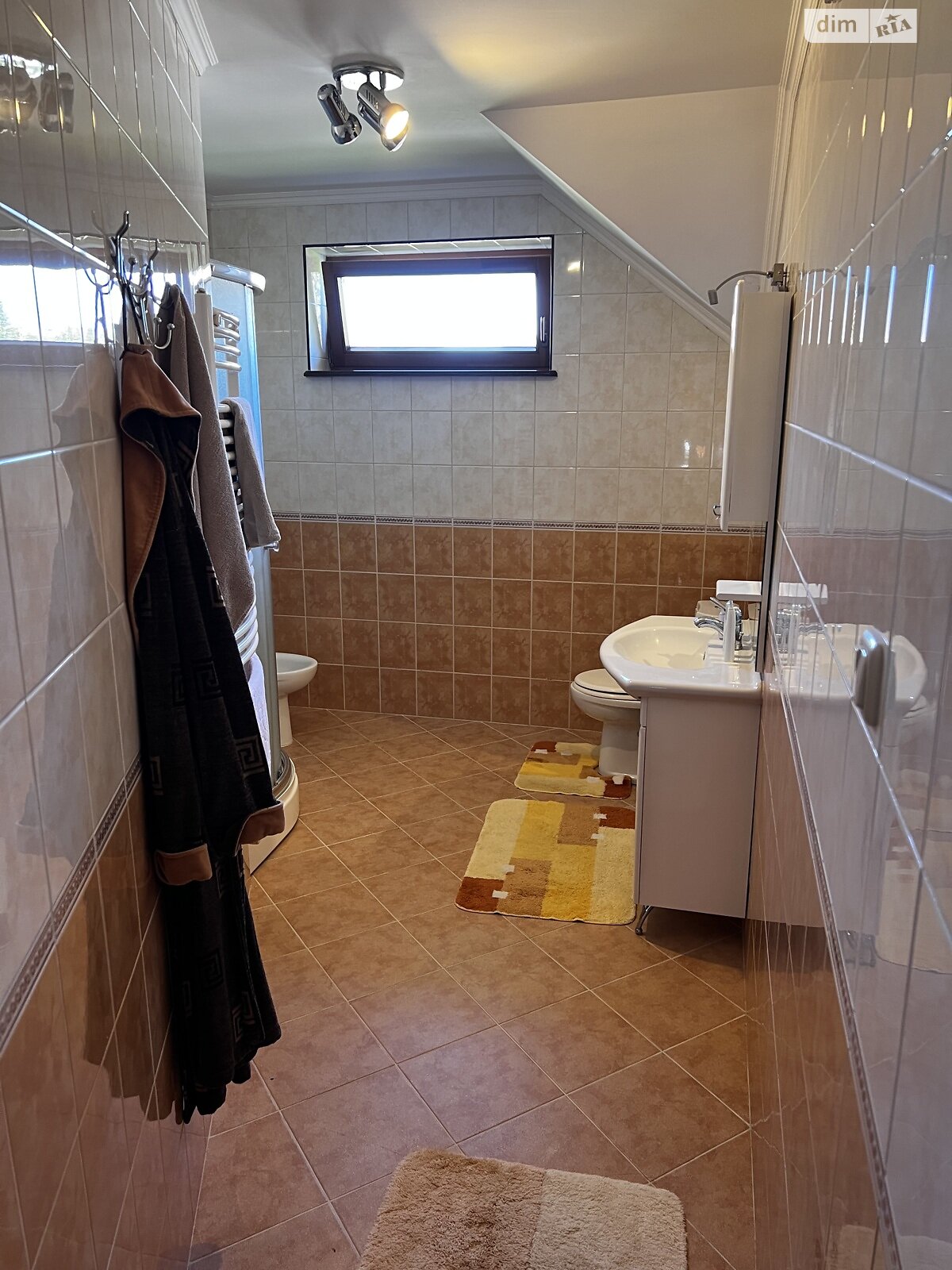 двухэтажный дом с отоплением, 480 кв. м, кирпич. Продажа в Ужгороде район Великий Галагов фото 1 двухэтажный дом с отоплением, 480 кв. м, кирпич. Продажа в Ужгороде район Великий Галагов фото 1