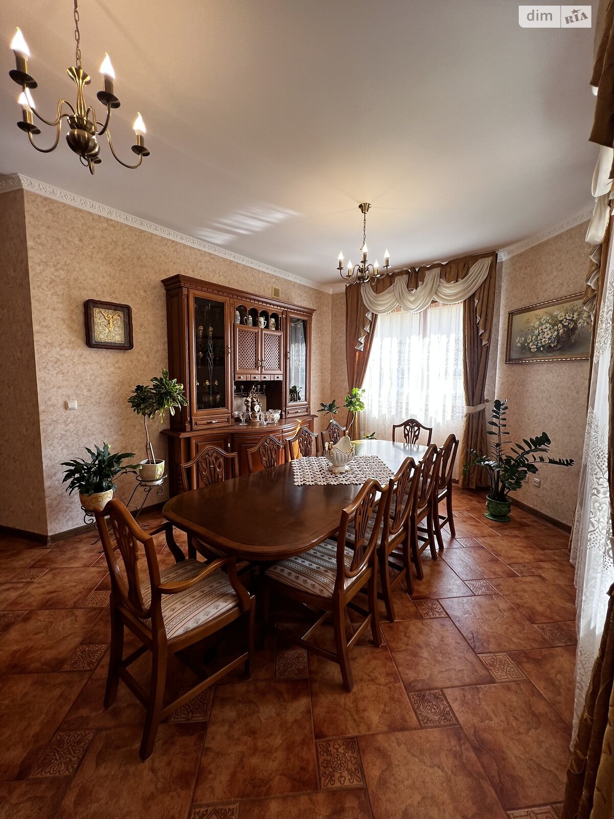 двухэтажный дом с отоплением, 480 кв. м, кирпич. Продажа в Ужгороде район Великий Галагов фото 1 двухэтажный дом с отоплением, 480 кв. м, кирпич. Продажа в Ужгороде район Великий Галагов фото 1