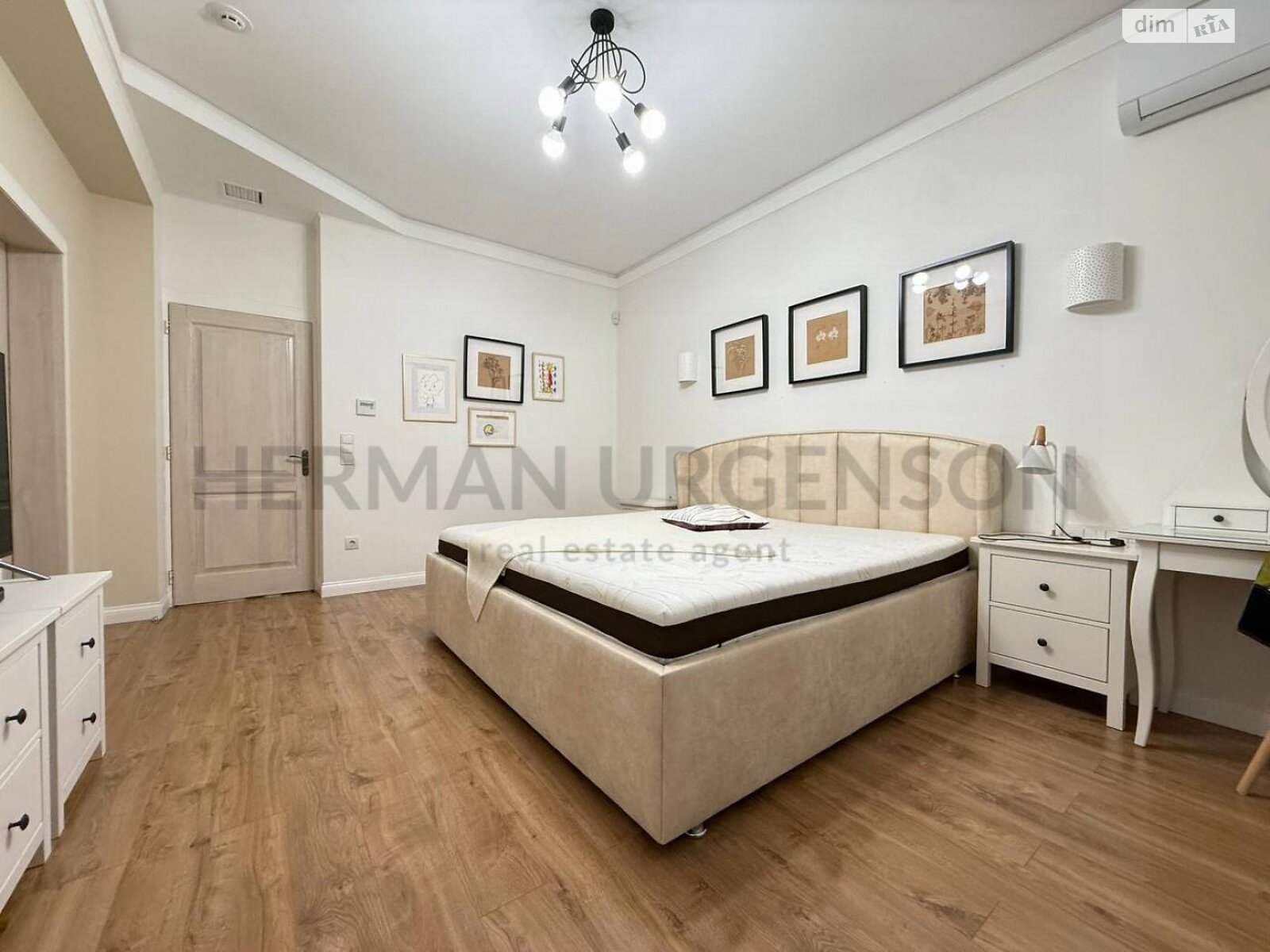 двоповерховий будинок з балконом, 300 кв. м, керамічний блок. Продаж в Ужгороді, район Великий Галагов фото 1 двоповерховий будинок з балконом, 300 кв. м, керамічний блок. Продаж в Ужгороді, район Великий Галагов фото 1