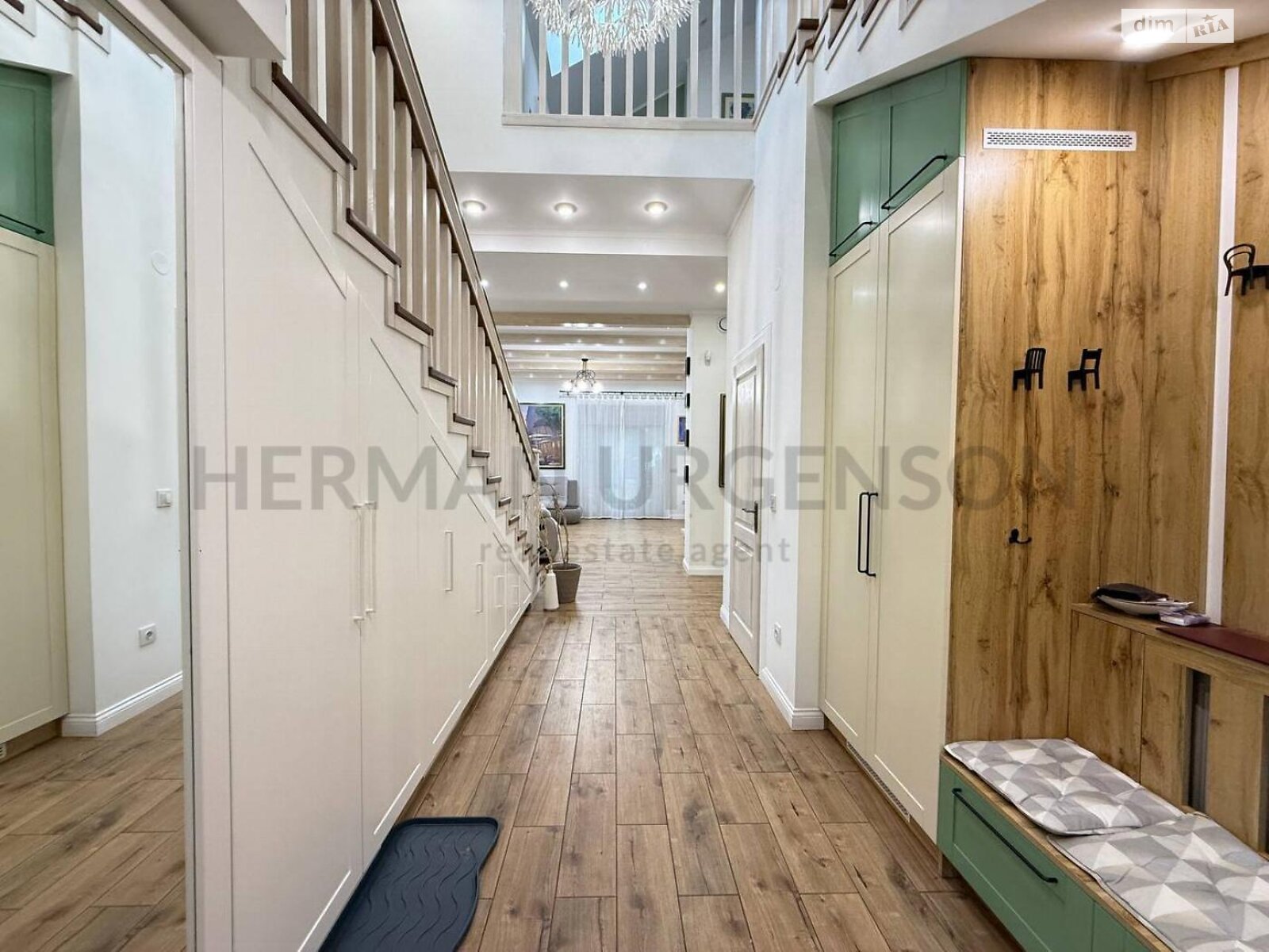 двоповерховий будинок з балконом, 300 кв. м, керамічний блок. Продаж в Ужгороді, район Великий Галагов фото 1 двоповерховий будинок з балконом, 300 кв. м, керамічний блок. Продаж в Ужгороді, район Великий Галагов фото 1