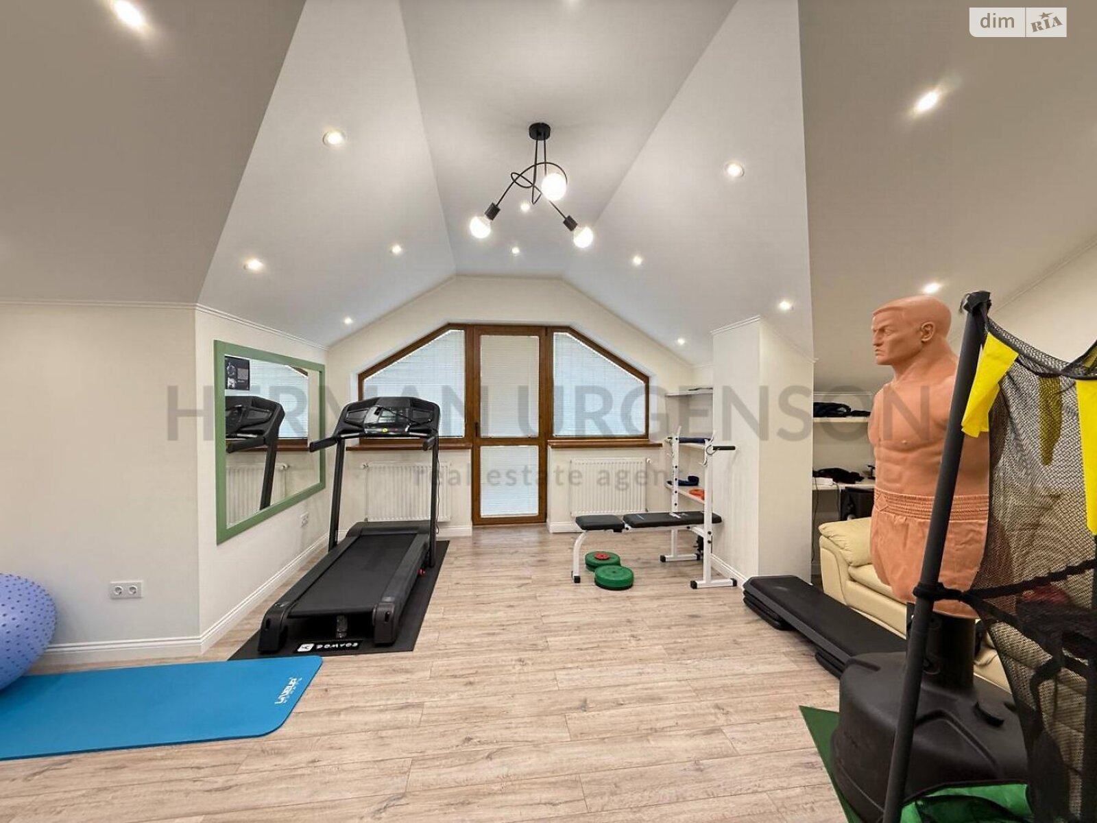 двоповерховий будинок з балконом, 300 кв. м, керамічний блок. Продаж в Ужгороді, район Великий Галагов фото 1 двоповерховий будинок з балконом, 300 кв. м, керамічний блок. Продаж в Ужгороді, район Великий Галагов фото 1