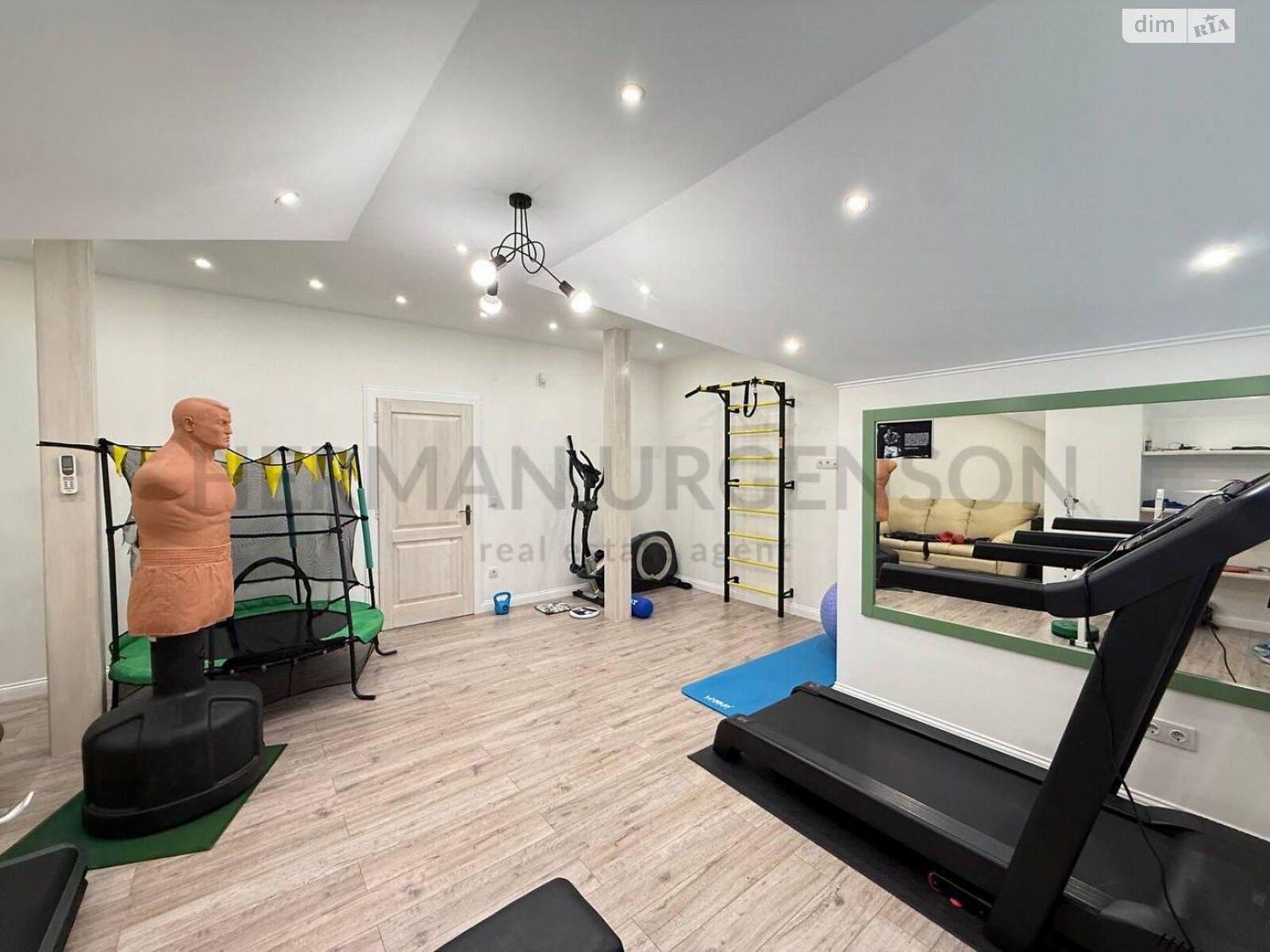 двоповерховий будинок з балконом, 300 кв. м, керамічний блок. Продаж в Ужгороді, район Великий Галагов фото 1 двоповерховий будинок з балконом, 300 кв. м, керамічний блок. Продаж в Ужгороді, район Великий Галагов фото 1