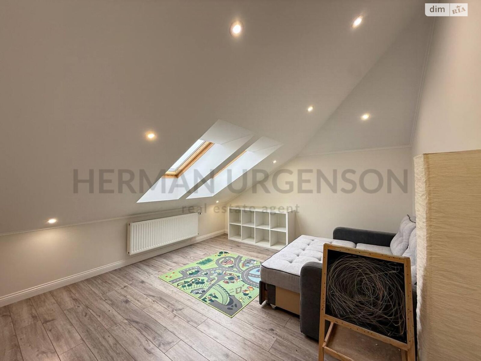 двоповерховий будинок з балконом, 300 кв. м, керамічний блок. Продаж в Ужгороді, район Великий Галагов фото 1 двоповерховий будинок з балконом, 300 кв. м, керамічний блок. Продаж в Ужгороді, район Великий Галагов фото 1